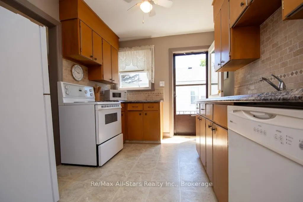Photo 12 of 31 Adelaide Street S, Kawartha Lakes, Lindsay — HOMEH