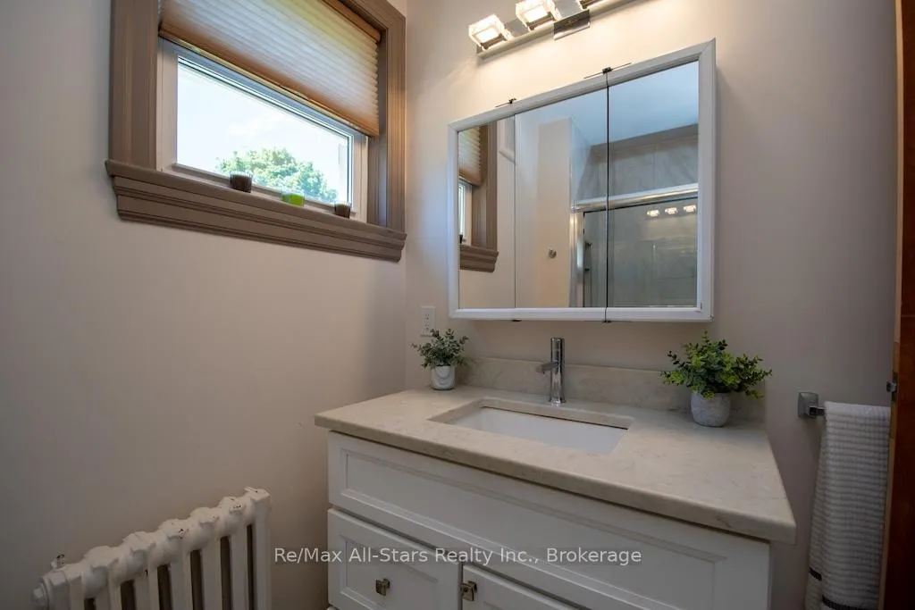 Photo 19 of 31 Adelaide Street S, Kawartha Lakes, Lindsay — HOMEH
