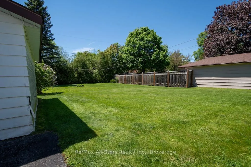 Photo 35 of 31 Adelaide Street S, Kawartha Lakes, Lindsay — HOMEH