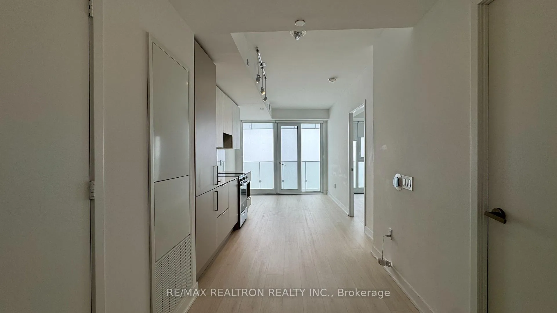 Photo 3 of Unit 4011, 3900 Confederation Parkway, Mississauga, City Centre — HOMEH