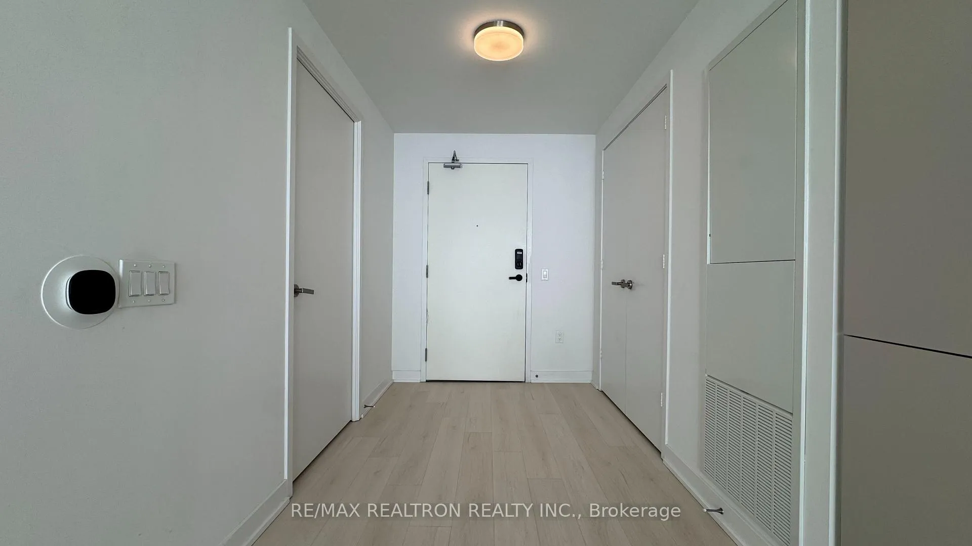 Photo 4 of Unit 4011, 3900 Confederation Parkway, Mississauga, City Centre — HOMEH
