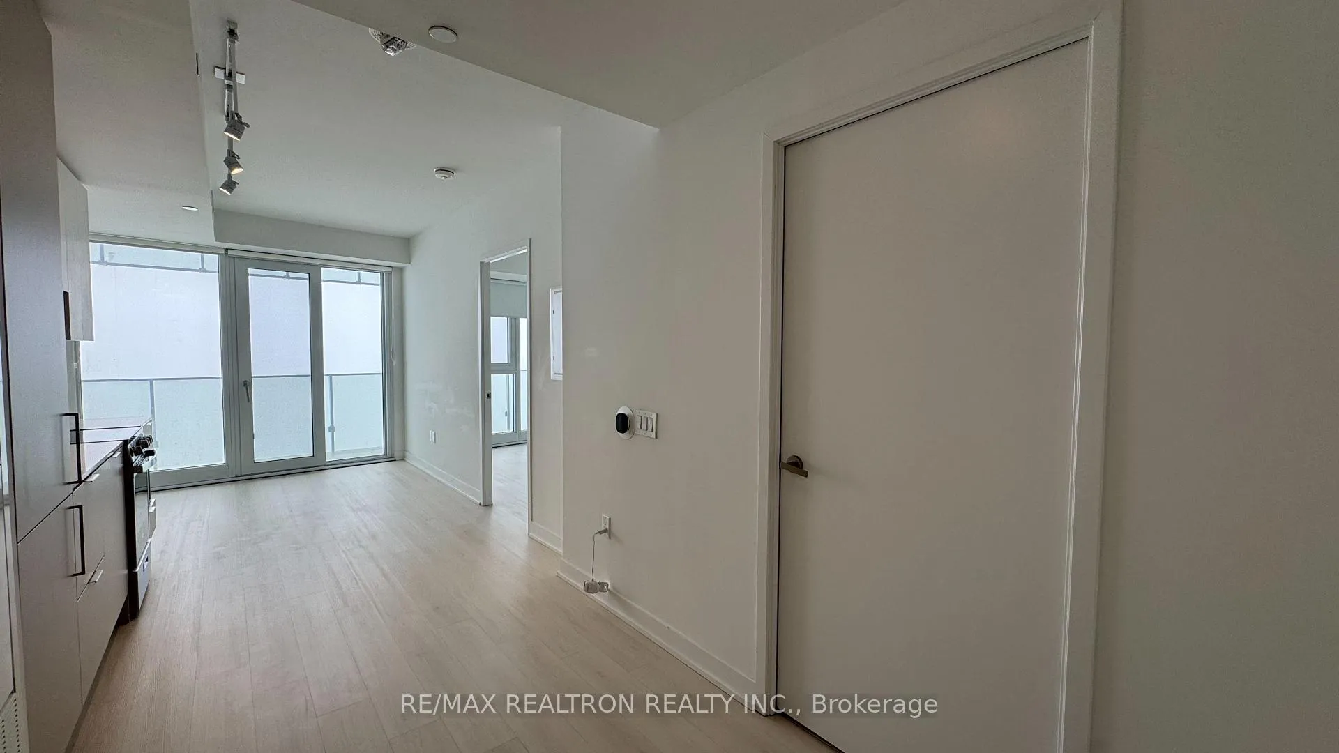 Photo 5 of Unit 4011, 3900 Confederation Parkway, Mississauga, City Centre — HOMEH