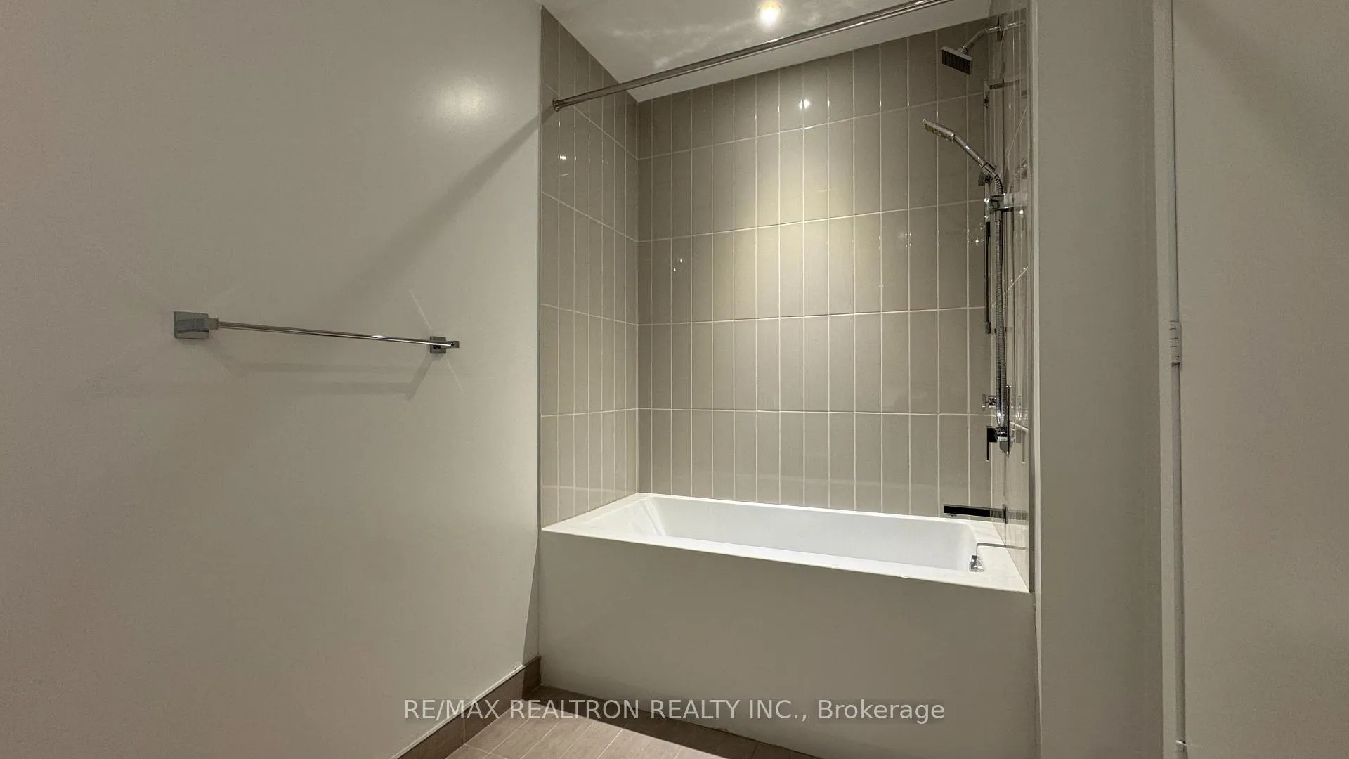 Photo 12 of Unit 4011, 3900 Confederation Parkway, Mississauga, City Centre — HOMEH