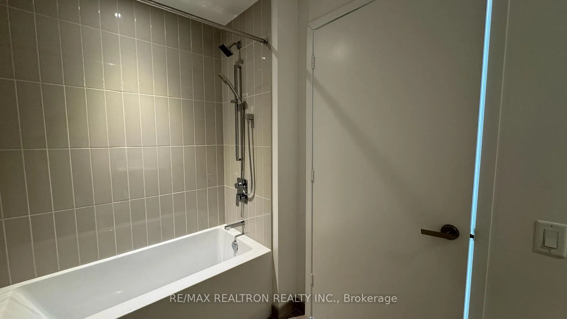 Photo 14 of Unit 4011, 3900 Confederation Parkway, Mississauga, City Centre — HOMEH