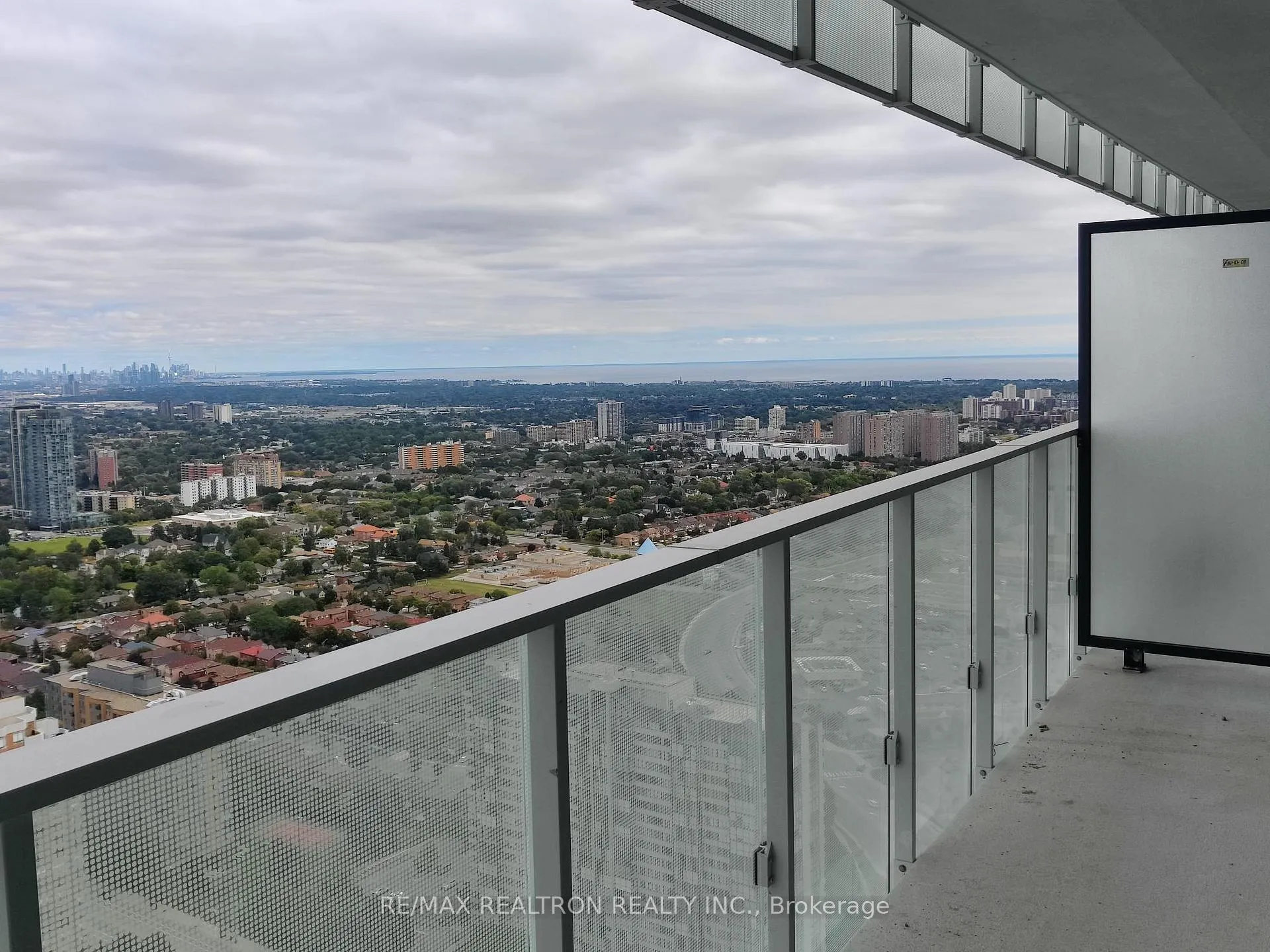 Photo 17 of Unit 4011, 3900 Confederation Parkway, Mississauga, City Centre — HOMEH