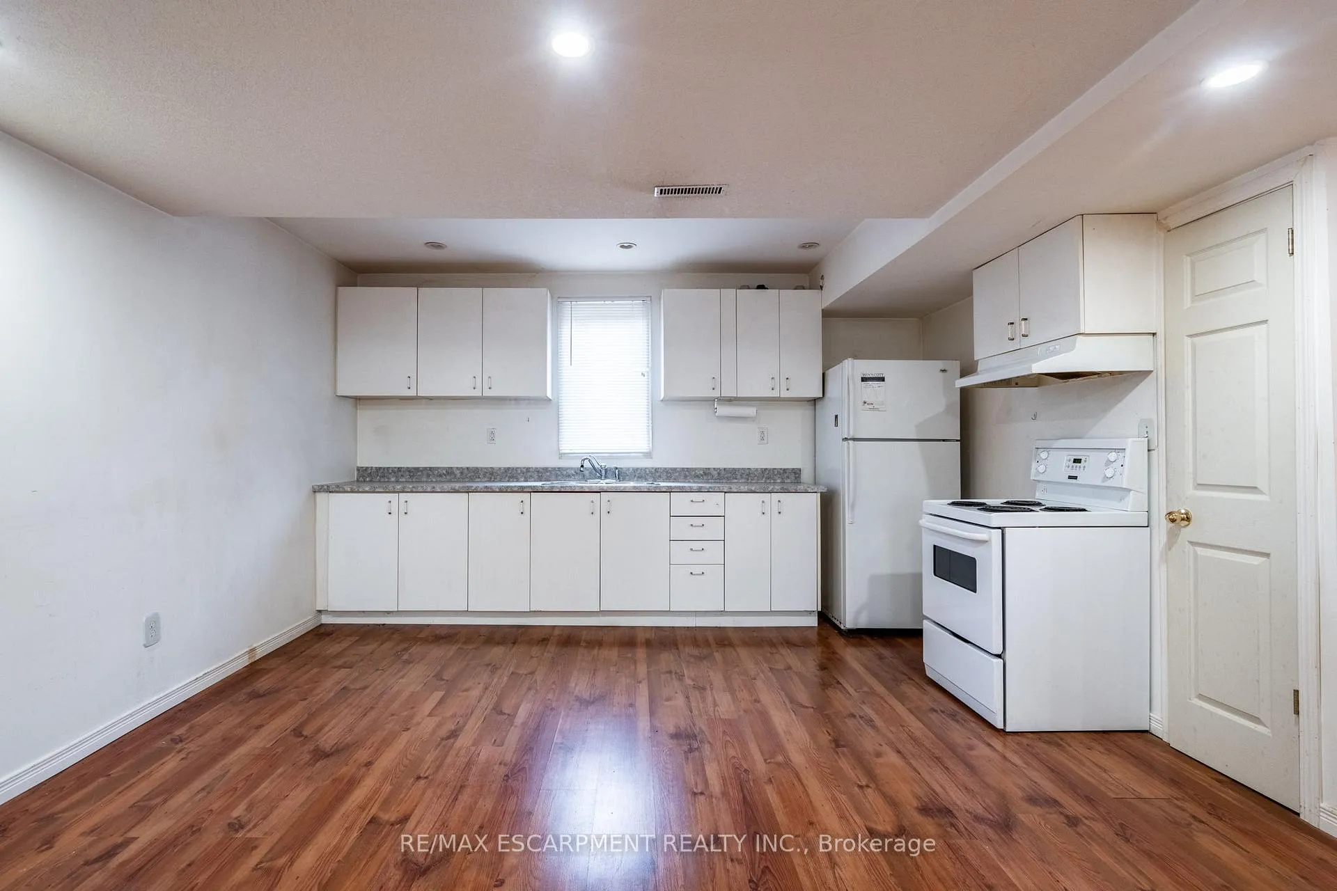 Photo 3 of 154-156 Freelton Road, Hamilton, Freelton — HOMEH