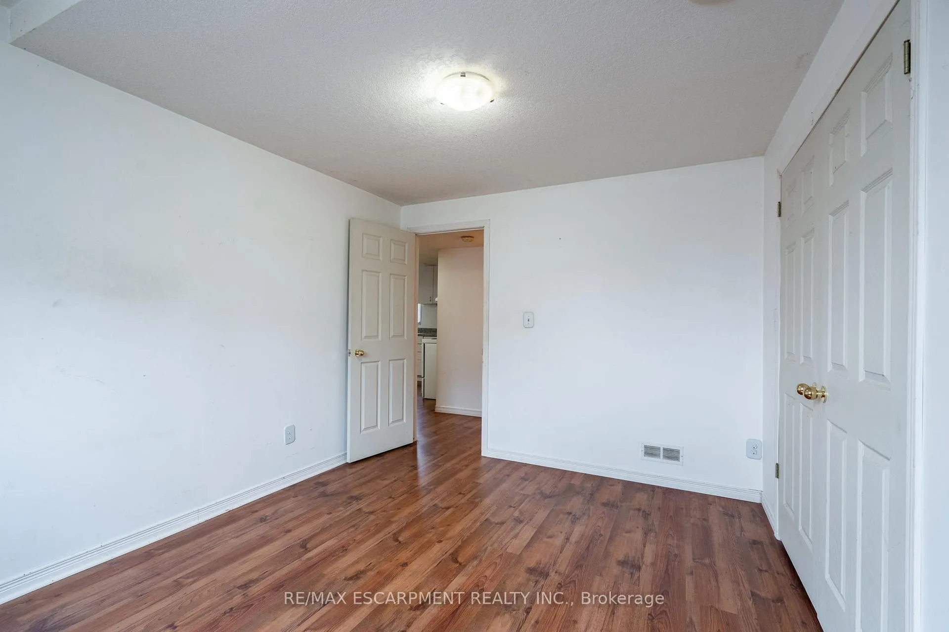Photo 7 of 154-156 Freelton Road, Hamilton, Freelton — HOMEH