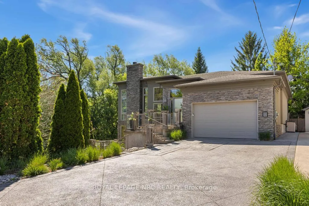 Front of 164A Lakeshore Road