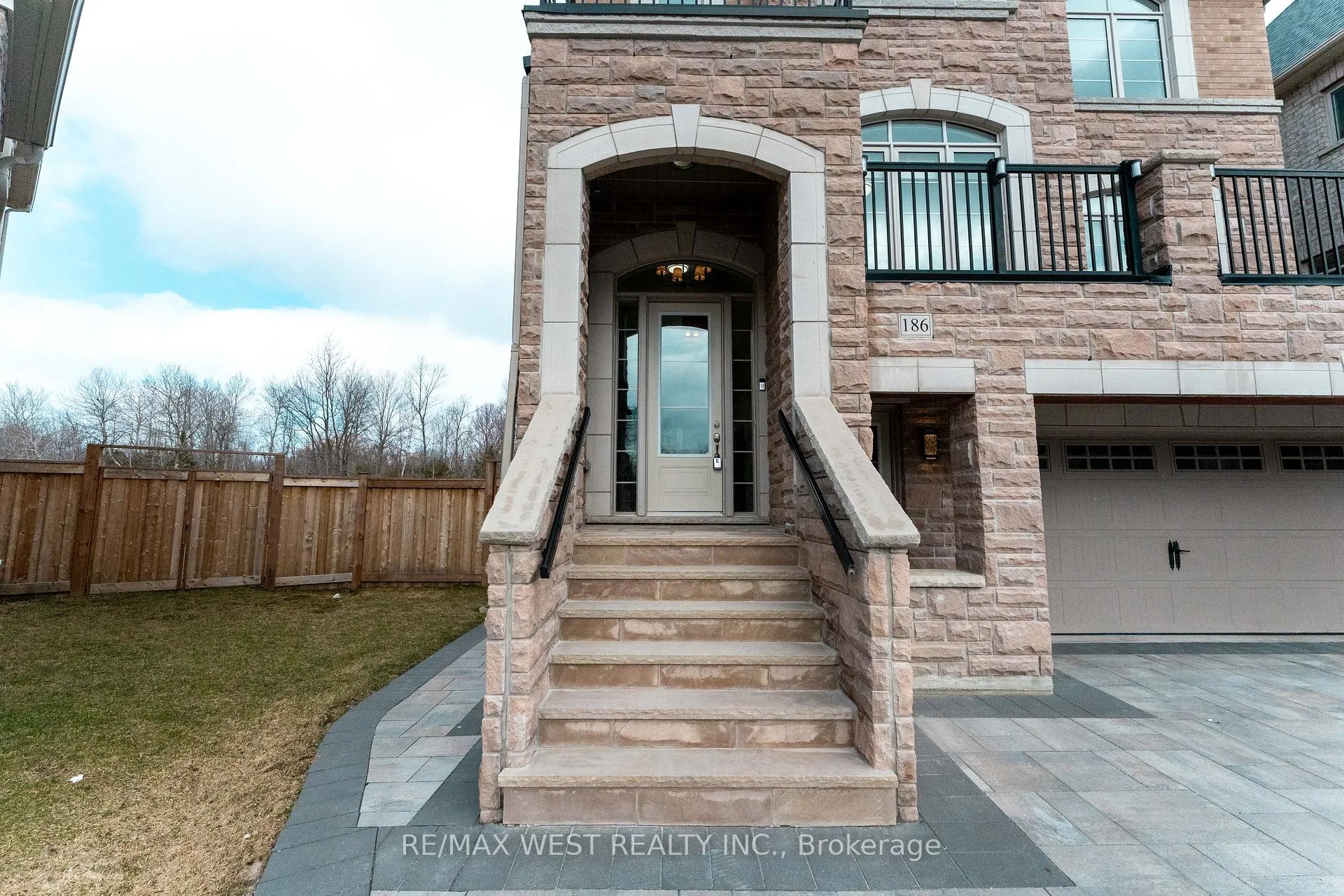 Photo 2 of 186 Bralorne Trail, Pickering, Highbush — HOMEH