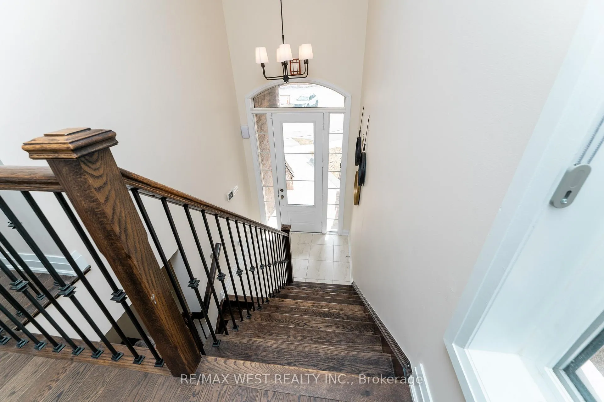 Photo 3 of 186 Bralorne Trail, Pickering, Highbush — HOMEH