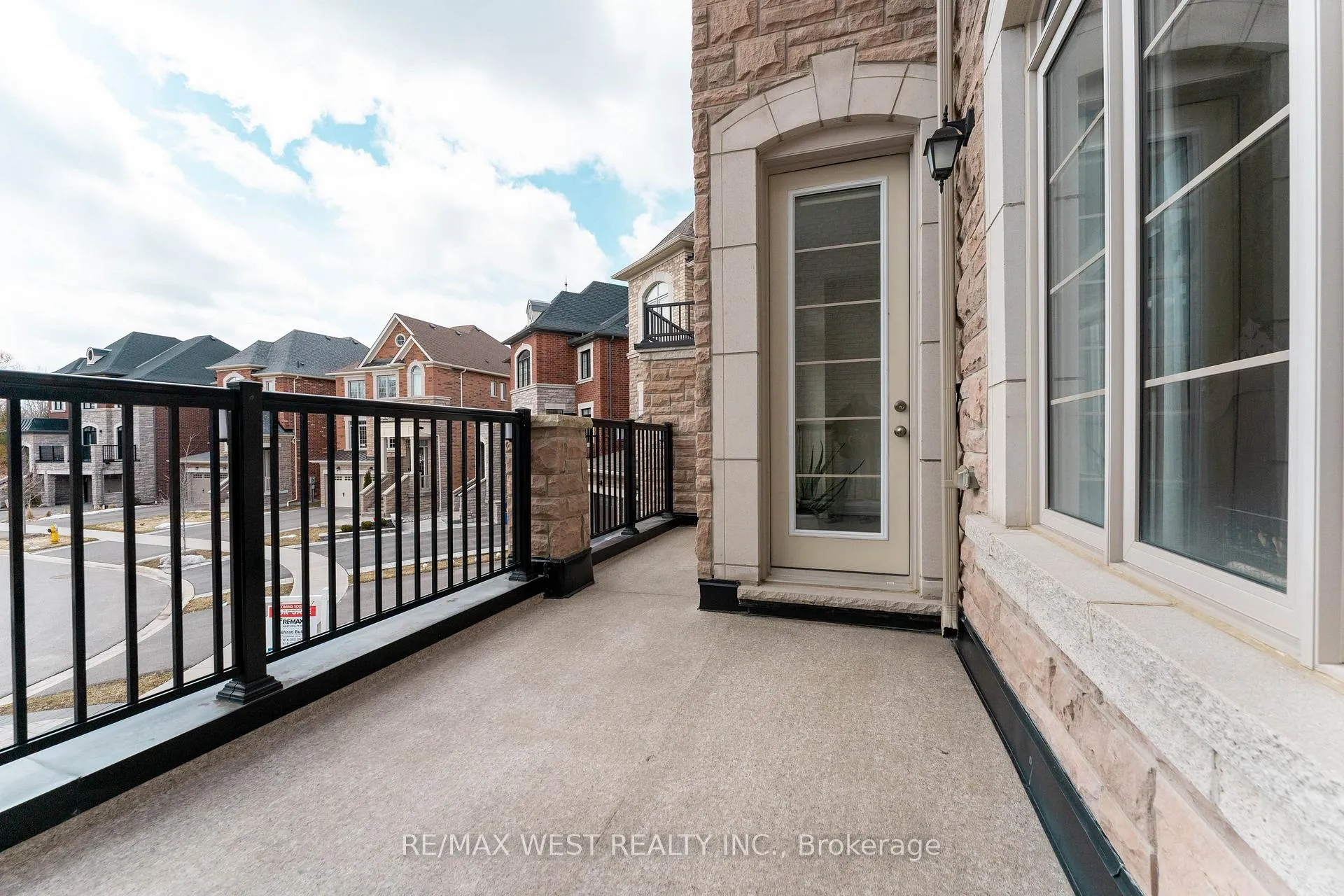 Photo 5 of 186 Bralorne Trail, Pickering, Highbush — HOMEH