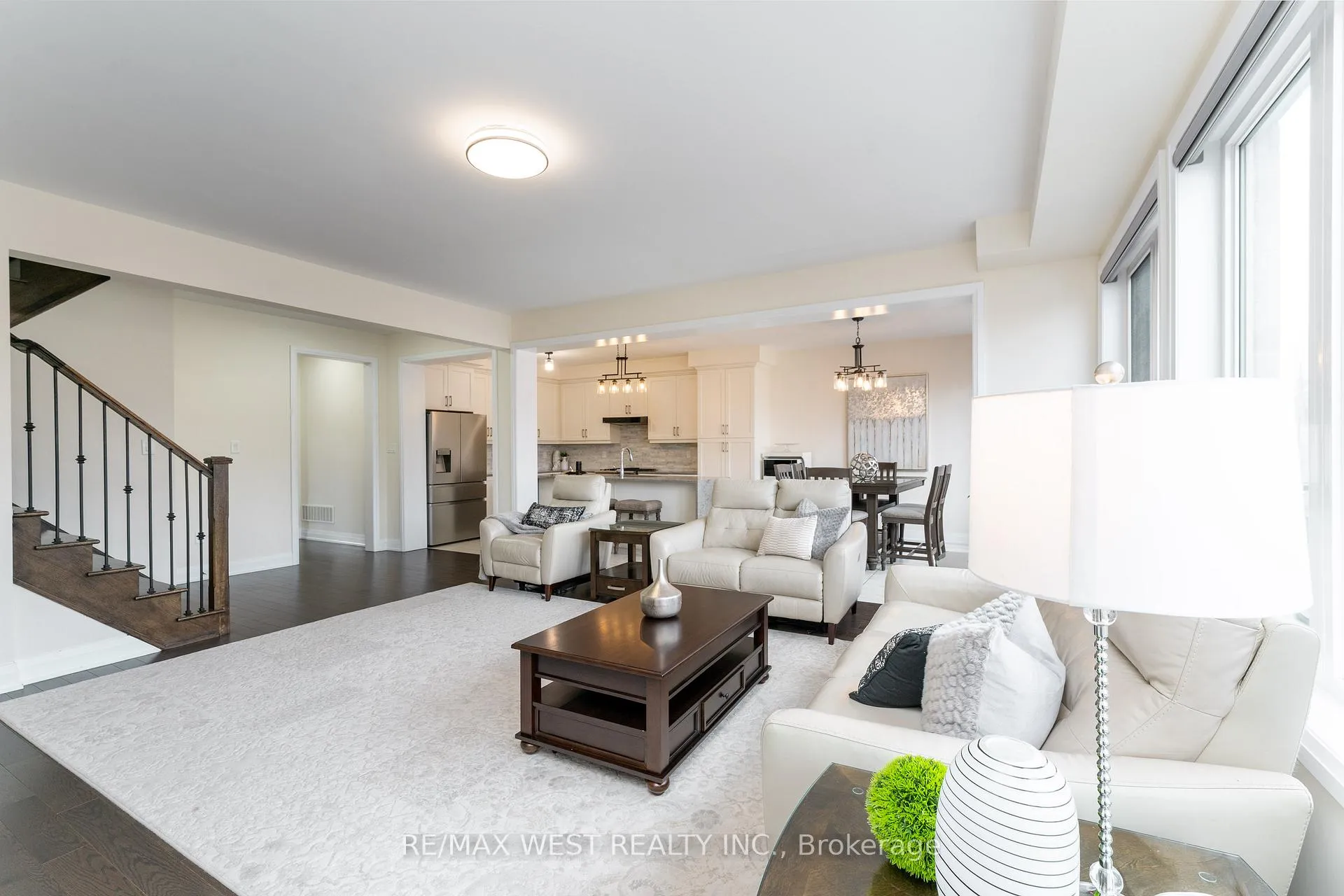 Photo 11 of 186 Bralorne Trail, Pickering, Highbush — HOMEH