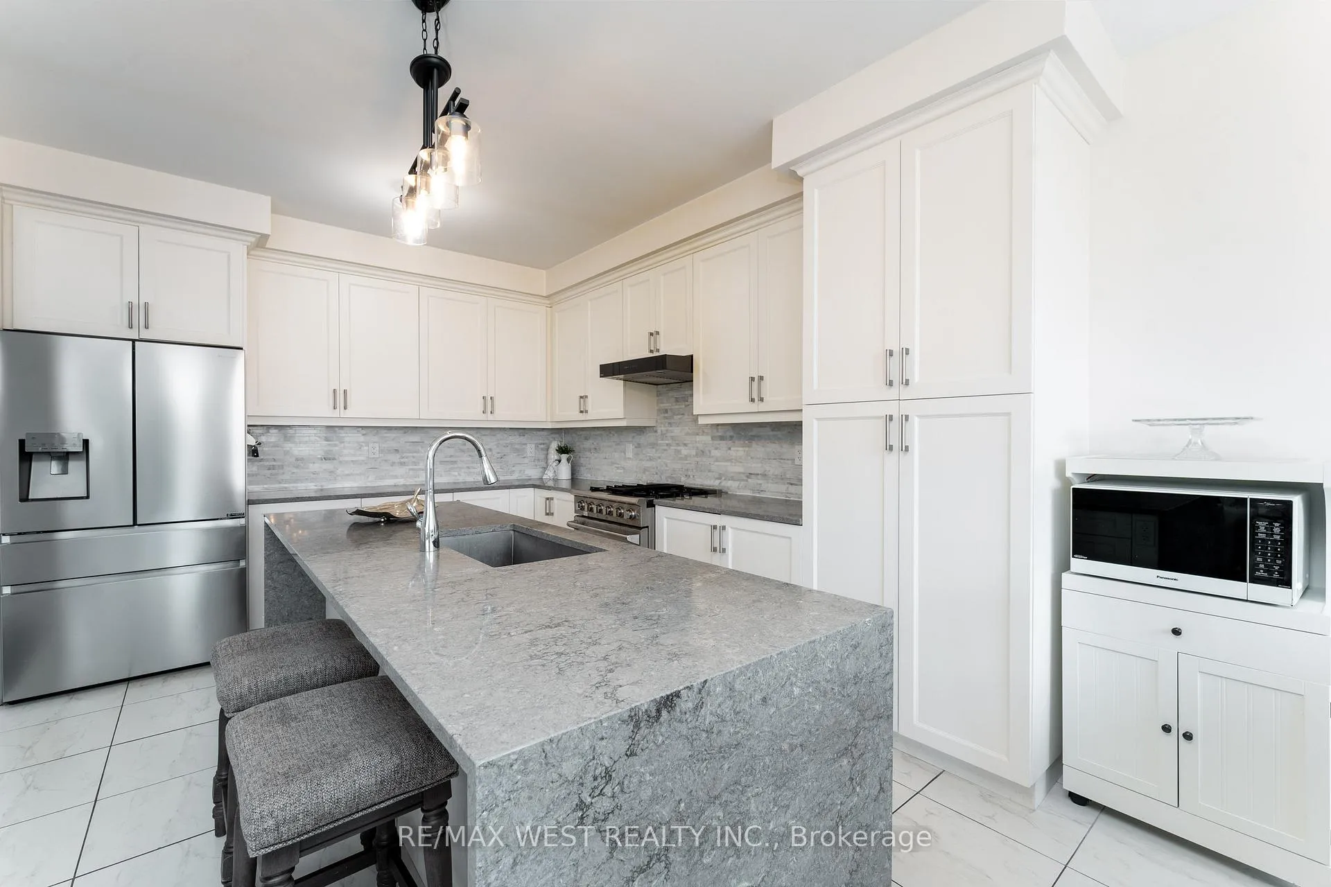 Photo 12 of 186 Bralorne Trail, Pickering, Highbush — HOMEH
