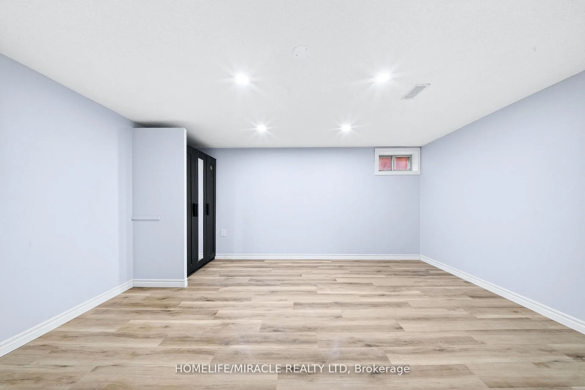 Photo 3 of 100 West 3rd Street, Hamilton, Bonnington — HOMEH