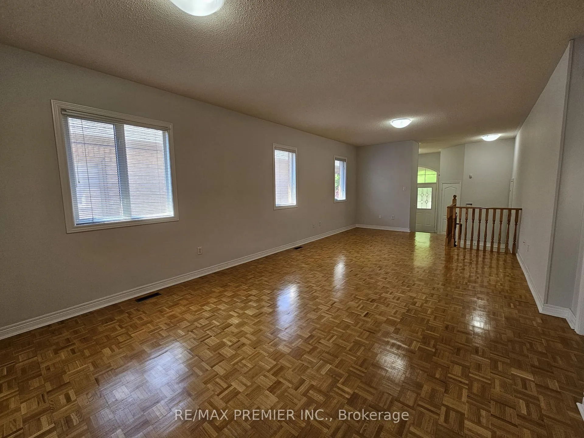 Photo 6 of 23 Amelynn Crescent, Vaughan, Sonoma Heights — HOMEH