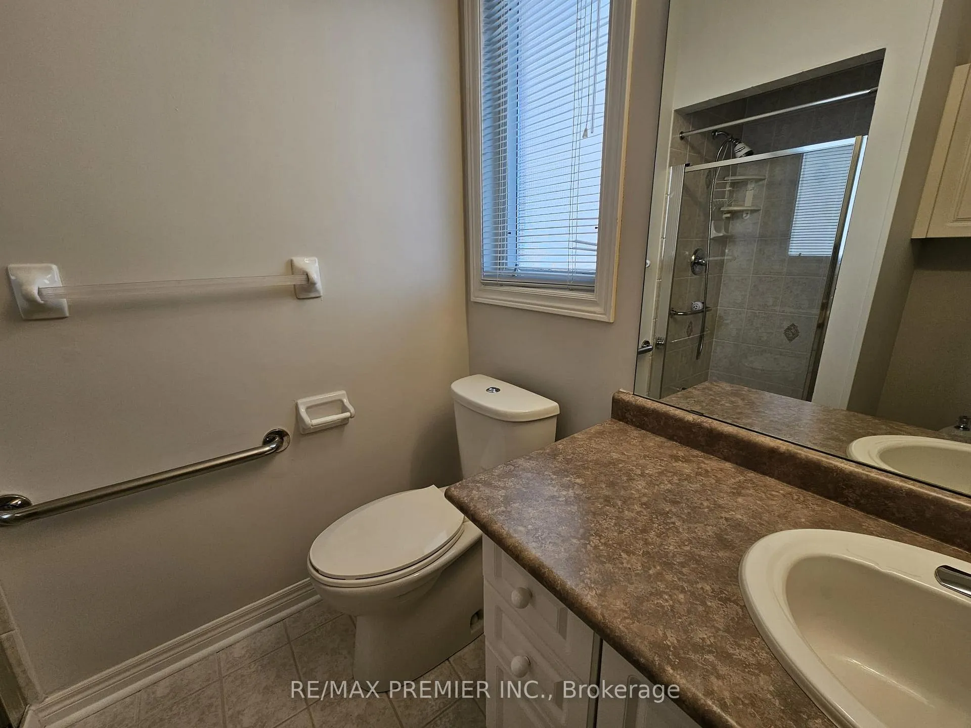 Photo 12 of 23 Amelynn Crescent, Vaughan, Sonoma Heights — HOMEH