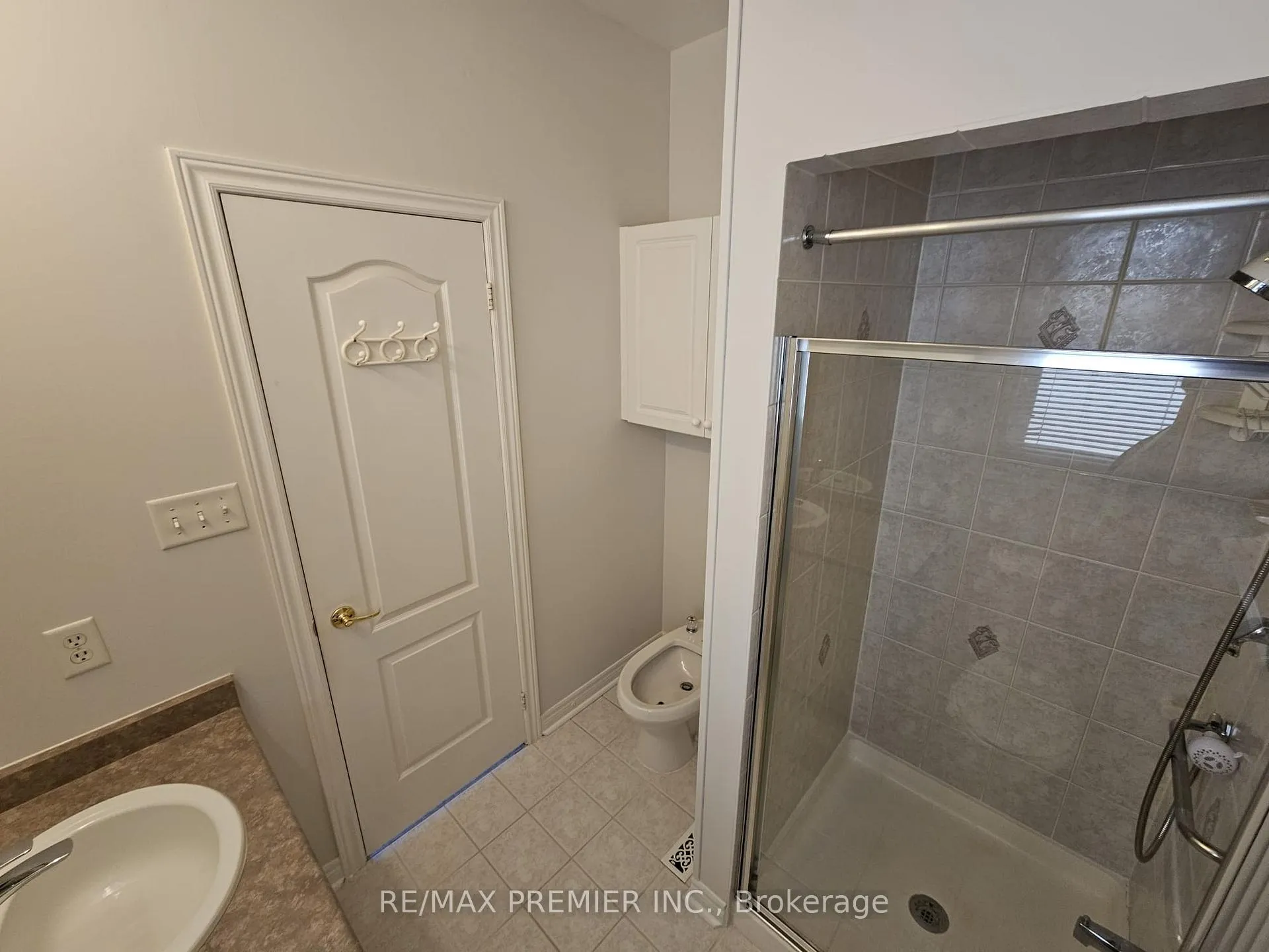 Photo 13 of 23 Amelynn Crescent, Vaughan, Sonoma Heights — HOMEH
