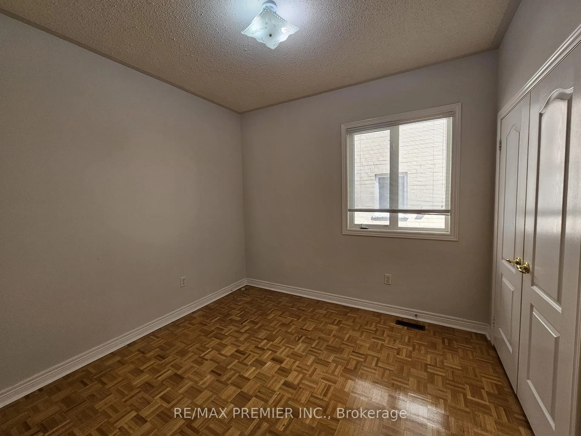 Photo 15 of 23 Amelynn Crescent, Vaughan, Sonoma Heights — HOMEH