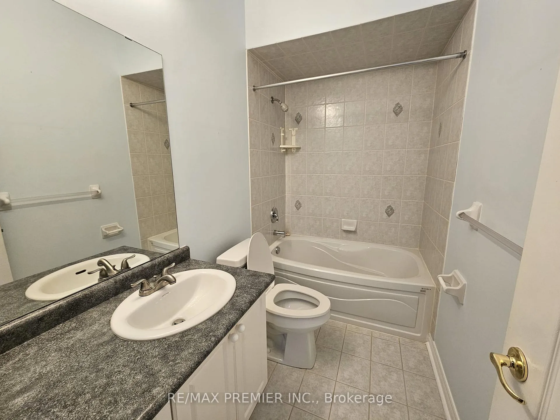 Photo 16 of 23 Amelynn Crescent, Vaughan, Sonoma Heights — HOMEH