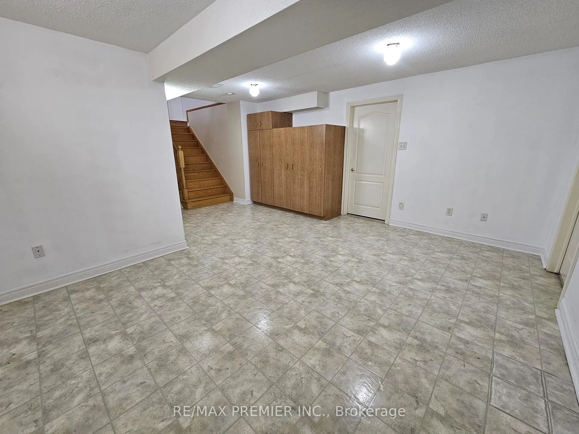 Photo 18 of 23 Amelynn Crescent, Vaughan, Sonoma Heights — HOMEH