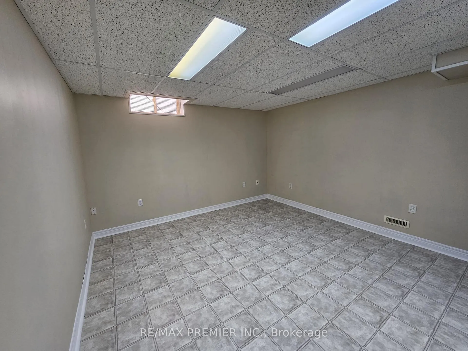 Photo 19 of 23 Amelynn Crescent, Vaughan, Sonoma Heights — HOMEH