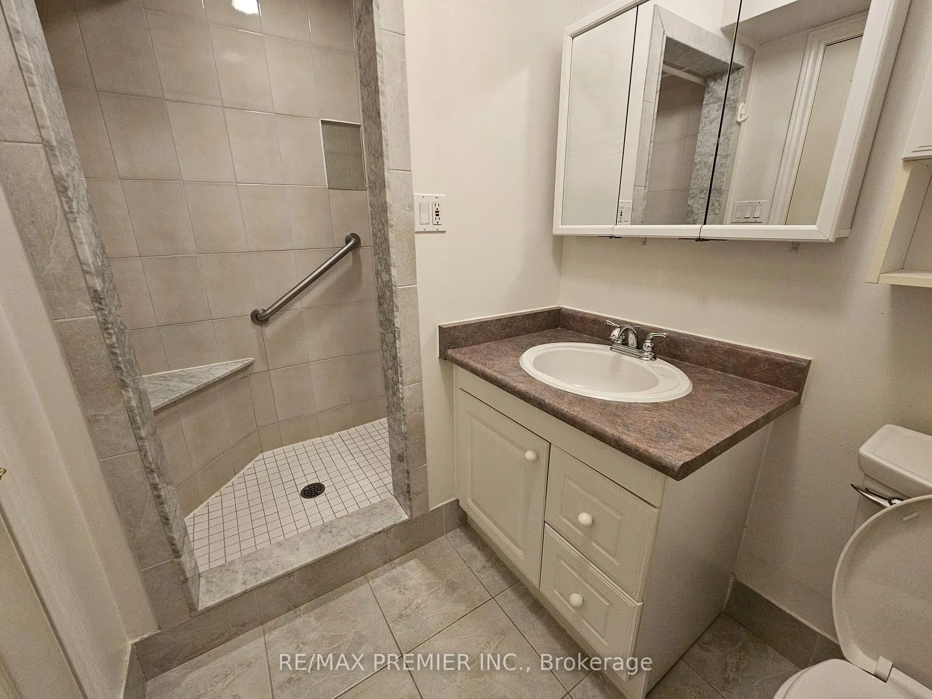 Photo 20 of 23 Amelynn Crescent, Vaughan, Sonoma Heights — HOMEH