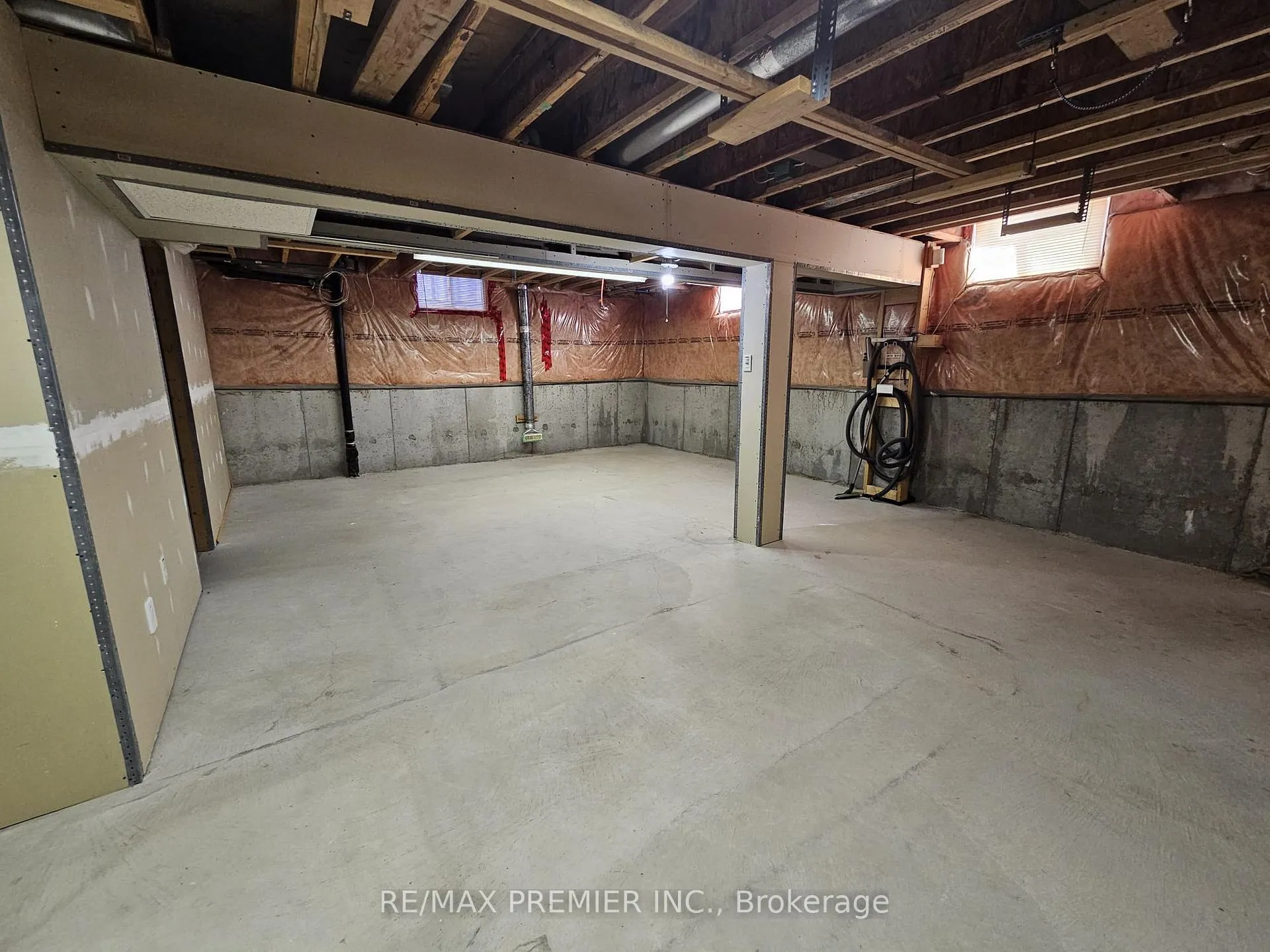 Photo 21 of 23 Amelynn Crescent, Vaughan, Sonoma Heights — HOMEH