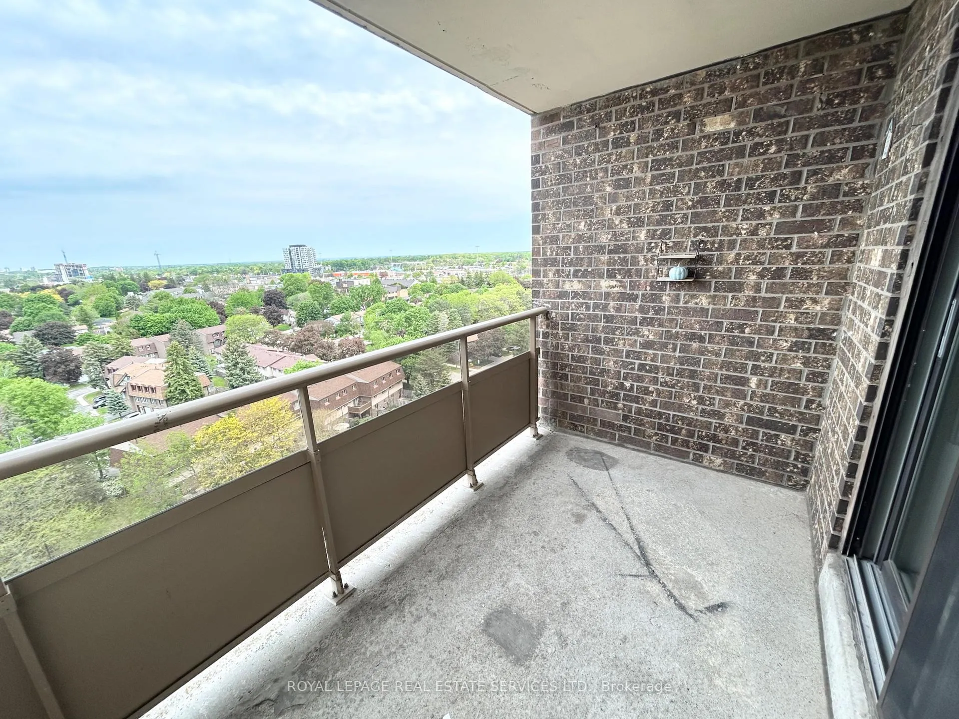 Photo 17 of Unit 1411, 1 Cedarwoods Crescent, Kitchener, Vanier - Kitchener — HOMEH