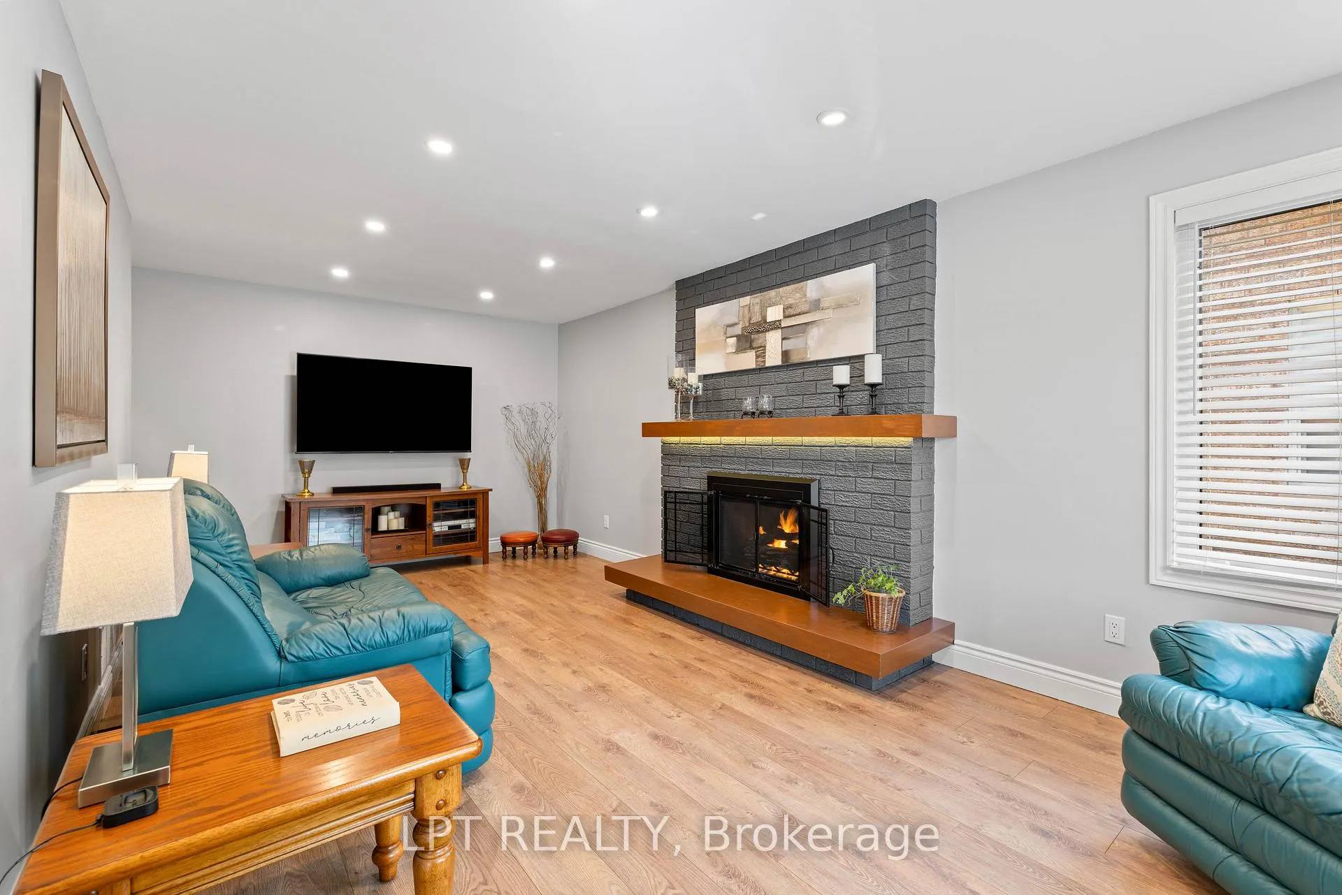 Photo 17 of 112 Doris Crescent, Newmarket, Bristol-London — HOMEH