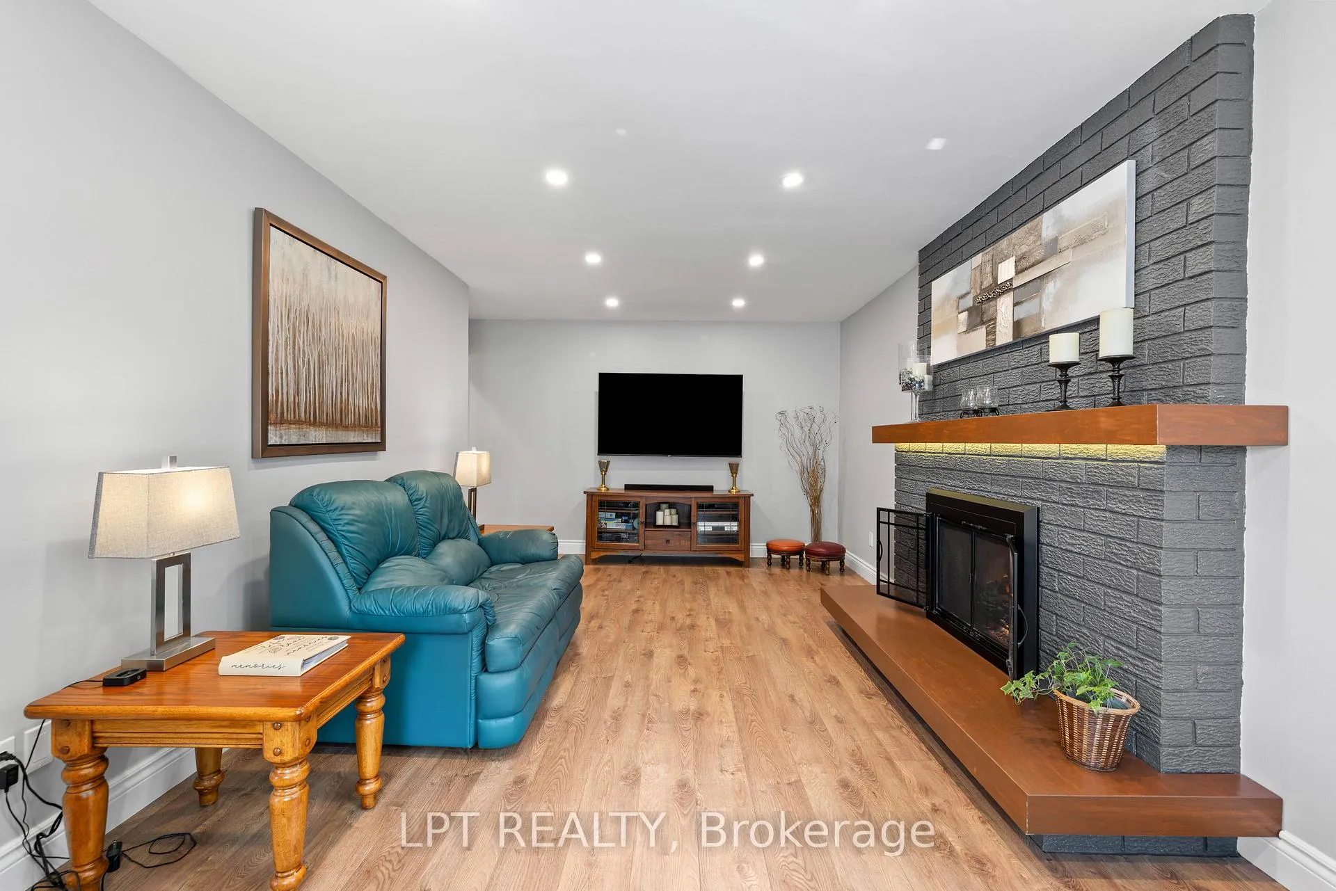 Photo 18 of 112 Doris Crescent, Newmarket, Bristol-London — HOMEH