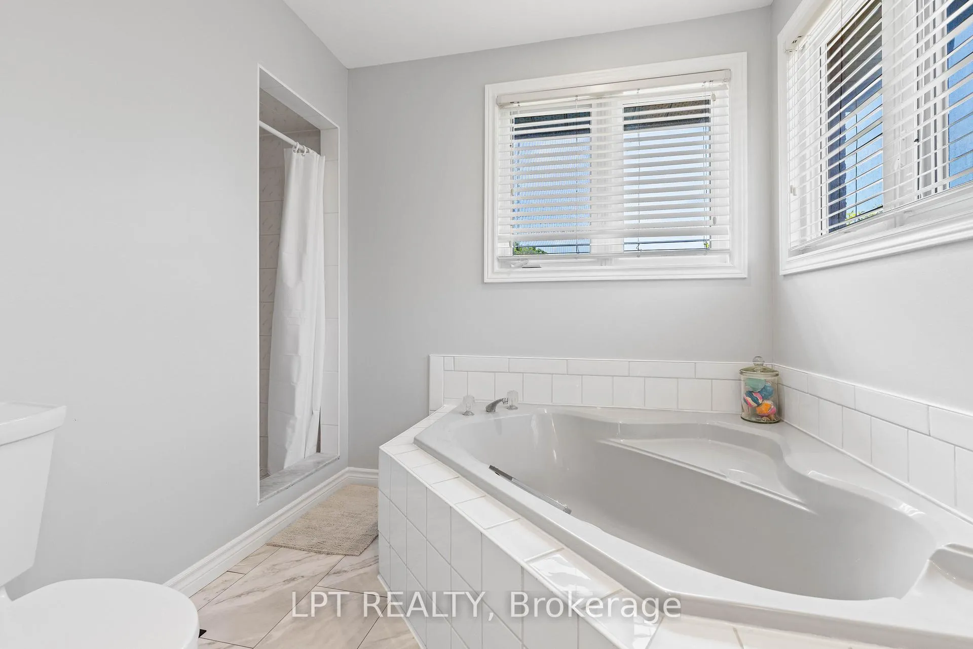 Photo 27 of 112 Doris Crescent, Newmarket, Bristol-London — HOMEH