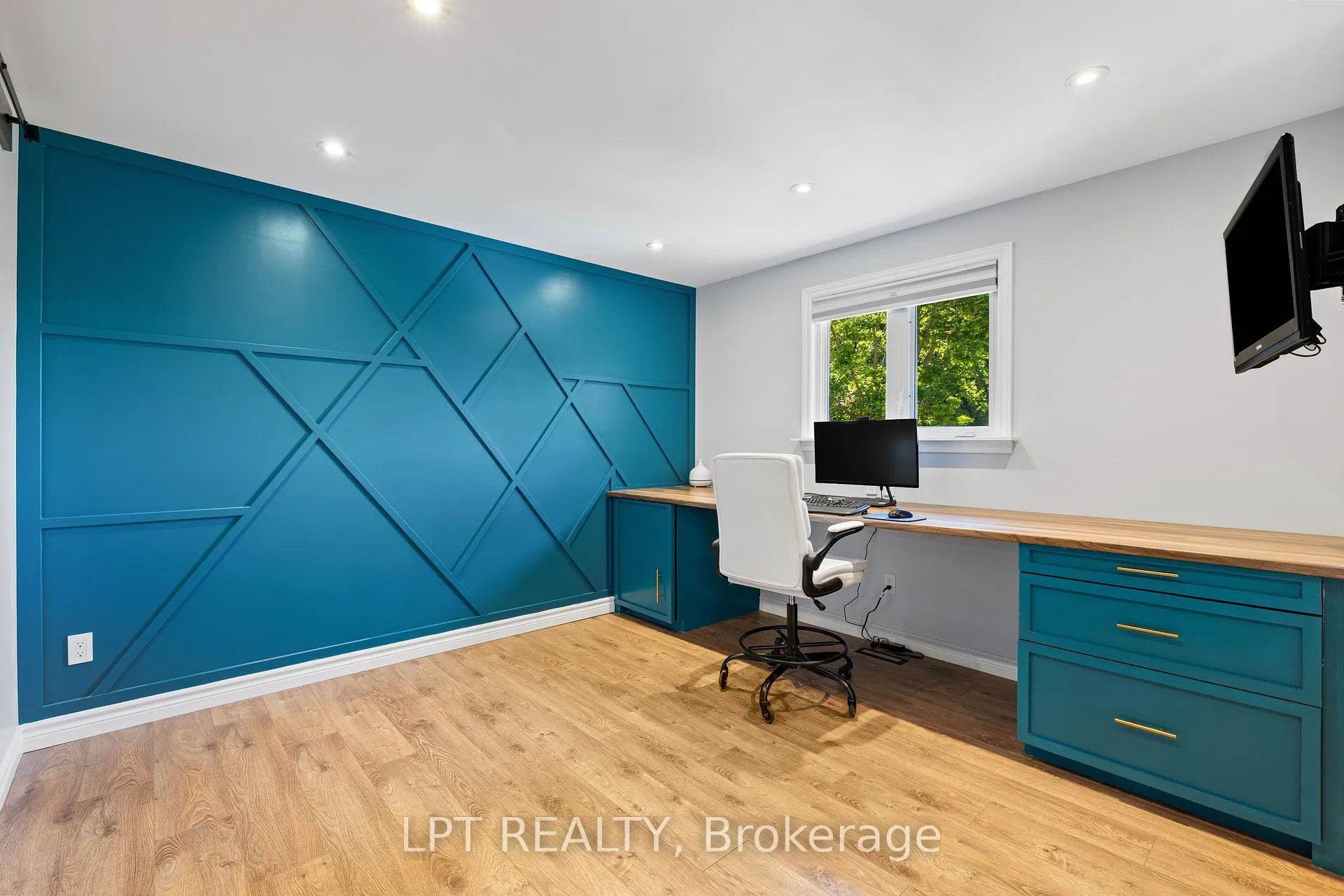 Photo 29 of 112 Doris Crescent, Newmarket, Bristol-London — HOMEH