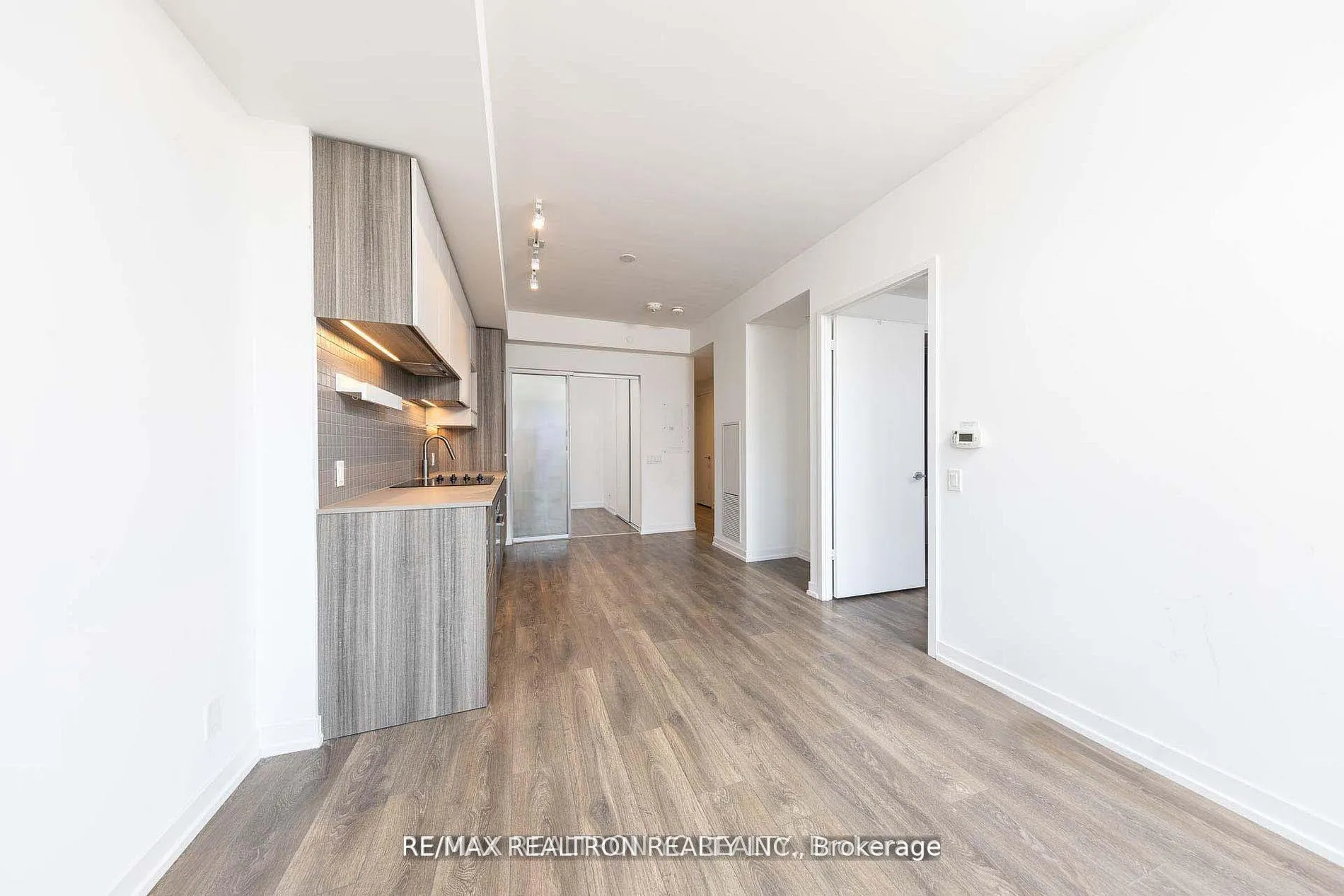 Photo 7 of Unit 1106, 5 Buttermill Avenue, Vaughan, Vaughan Corporate Centre — HOMEH