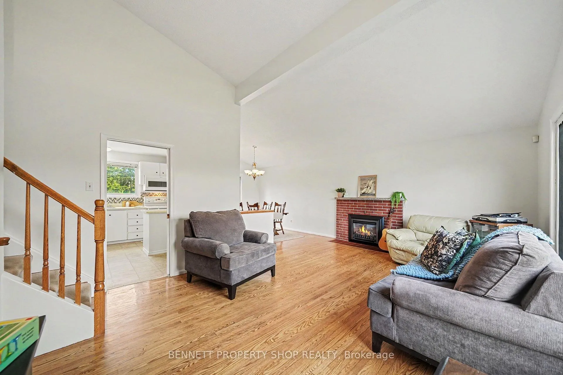 Photo 3 of 30 Corkstown Road, Ottawa, Lakeview Park — HOMEH
