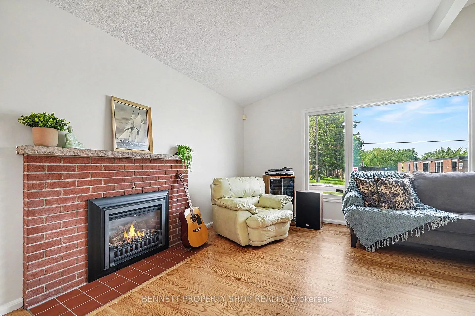 Photo 4 of 30 Corkstown Road, Ottawa, Lakeview Park — HOMEH