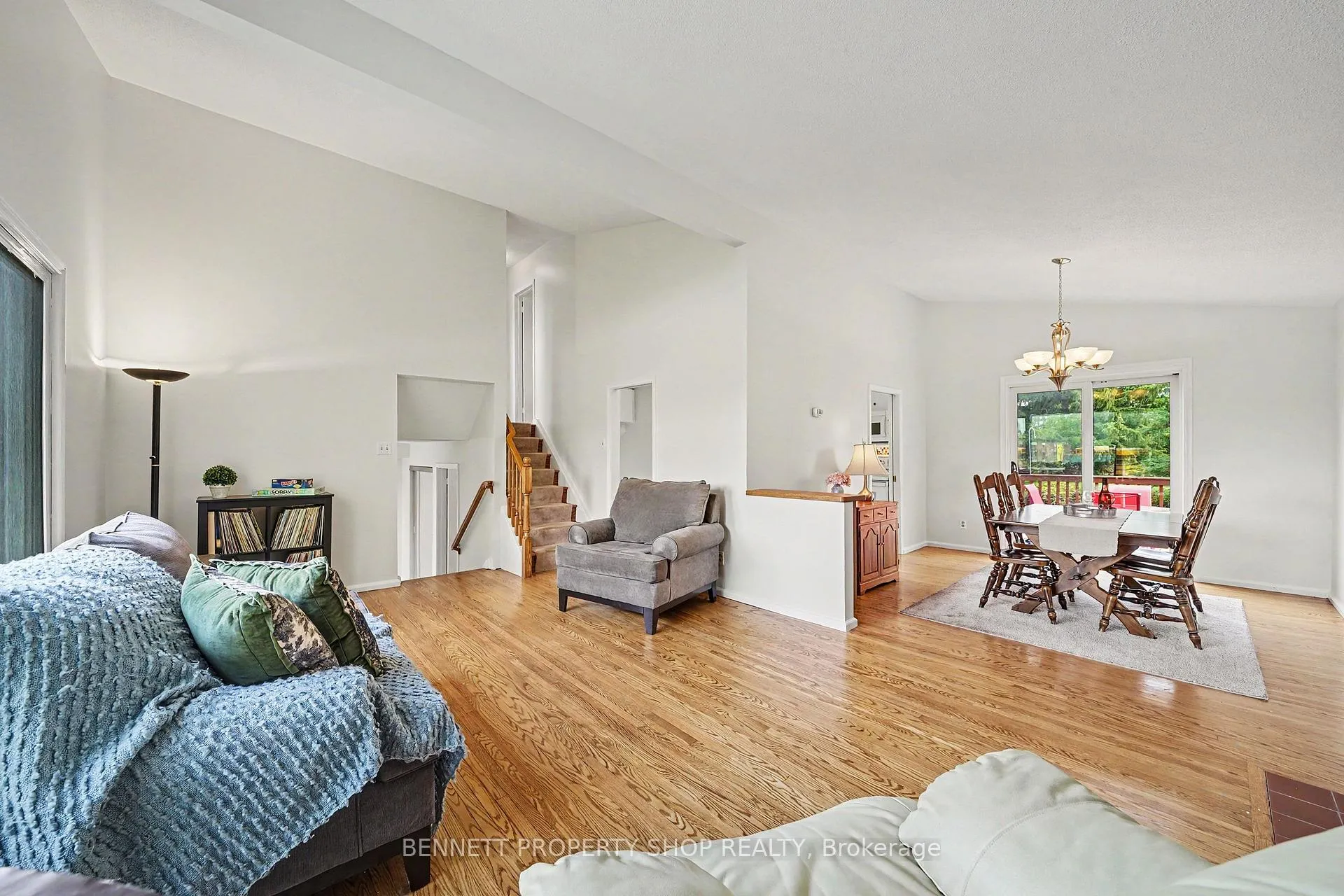 Photo 5 of 30 Corkstown Road, Ottawa, Lakeview Park — HOMEH