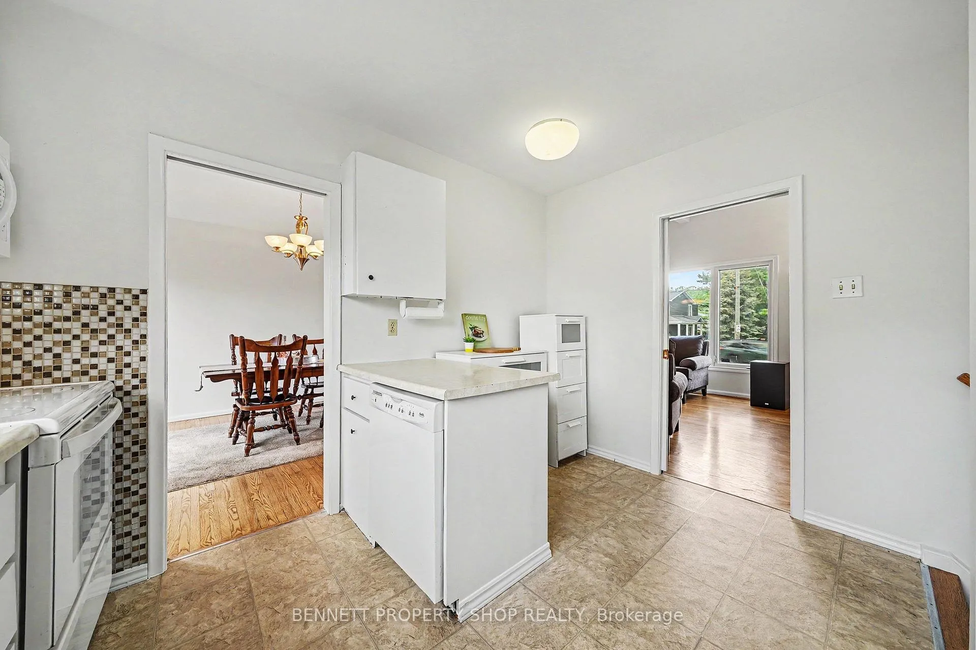 Photo 8 of 30 Corkstown Road, Ottawa, Lakeview Park — HOMEH