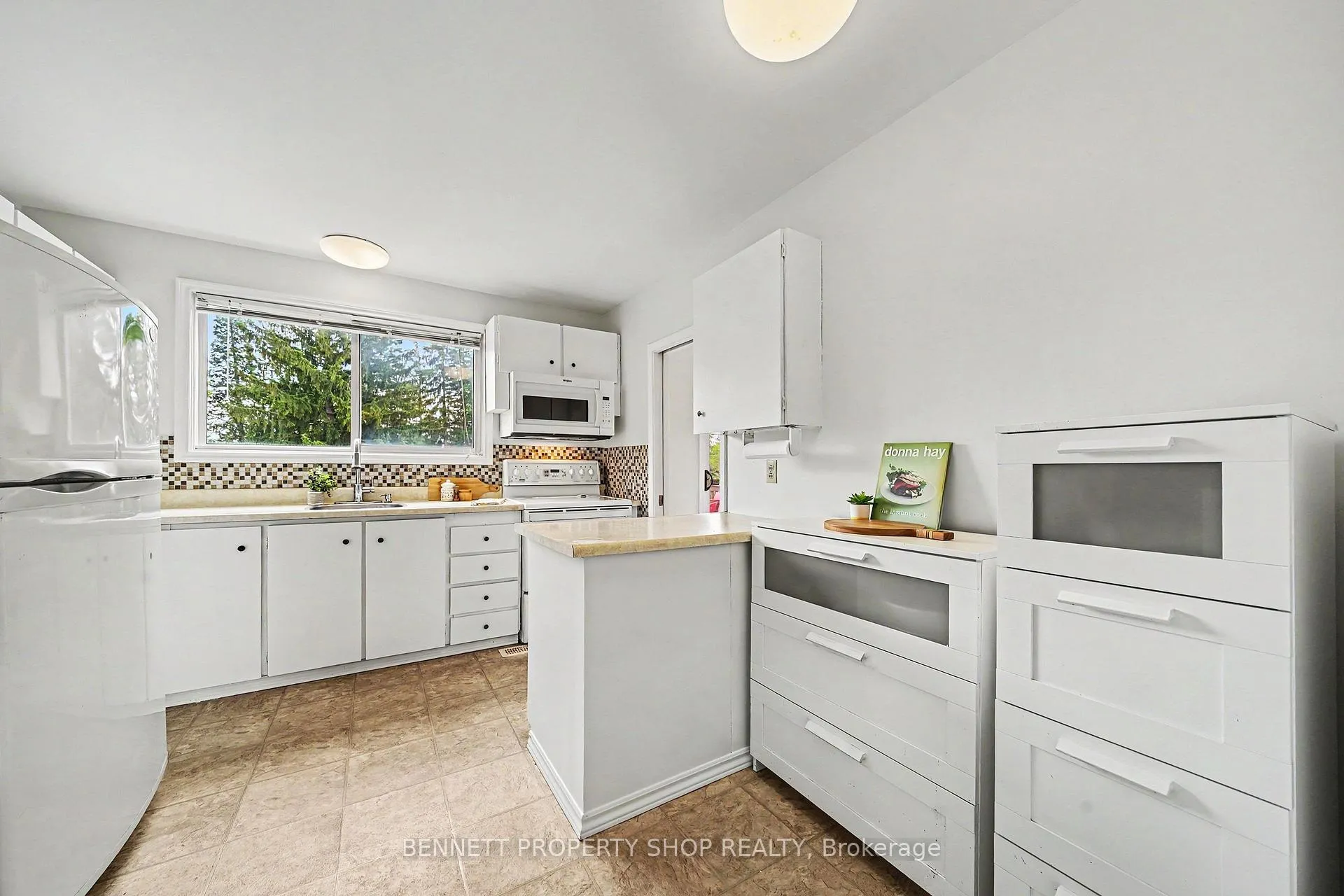 Photo 10 of 30 Corkstown Road, Ottawa, Lakeview Park — HOMEH