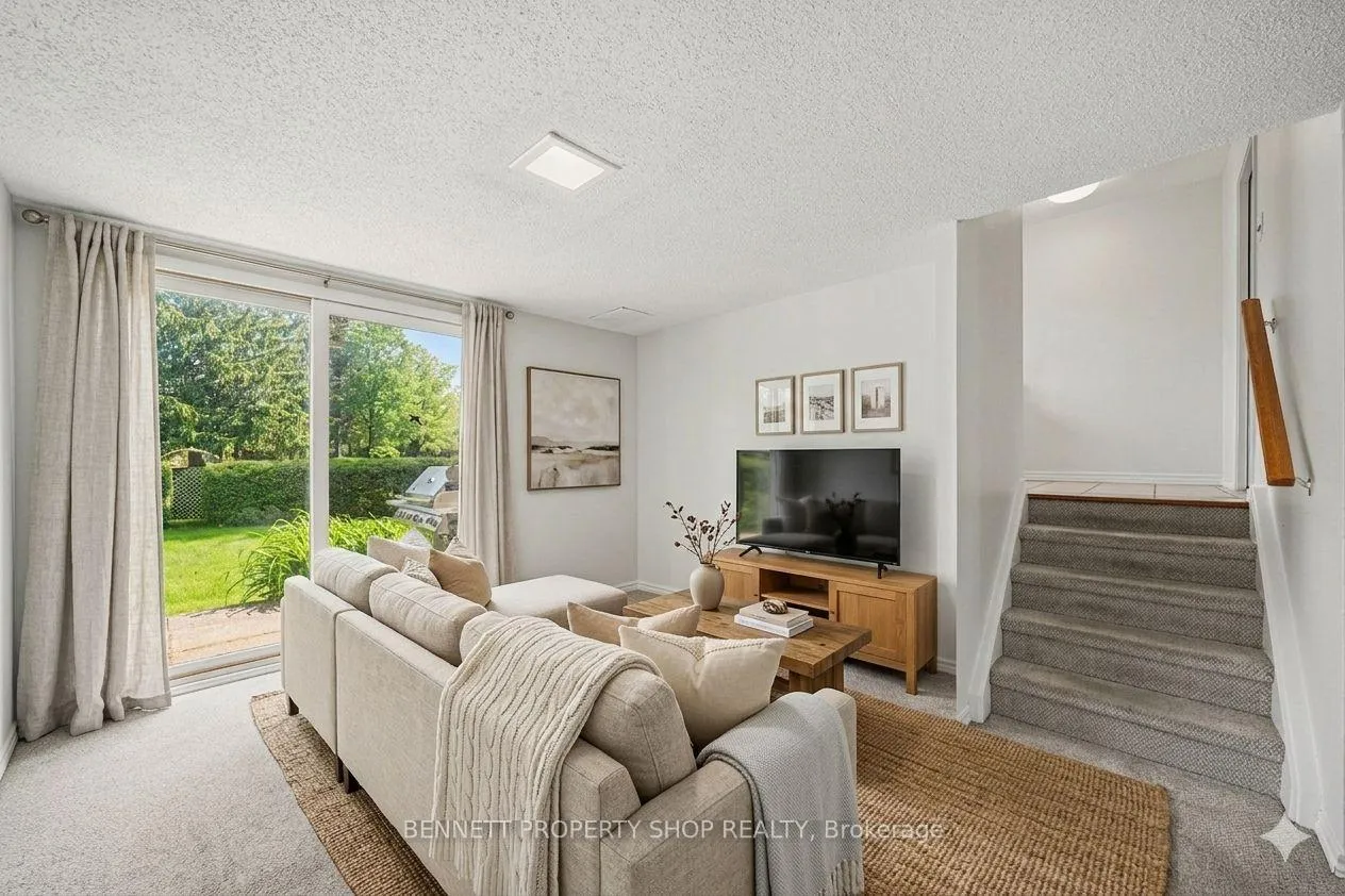 Photo 17 of 30 Corkstown Road, Ottawa, Lakeview Park — HOMEH