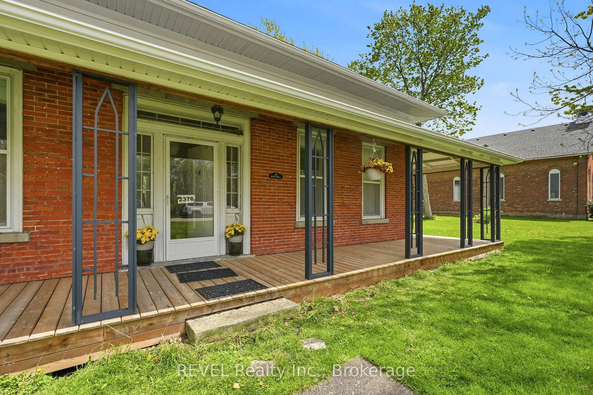 Photo 3 of 2376 Centre Street, Thorold, Allanburg/Thorold South — HOMEH