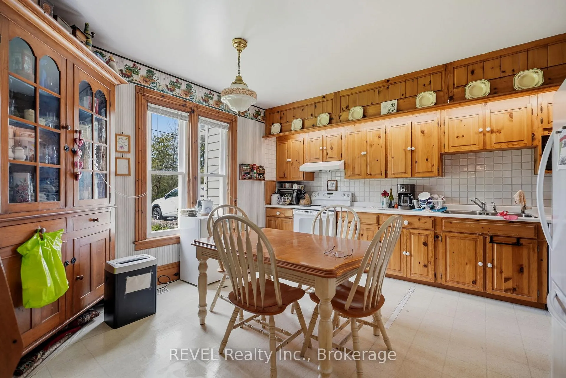 Photo 8 of 2376 Centre Street, Thorold, Allanburg/Thorold South — HOMEH