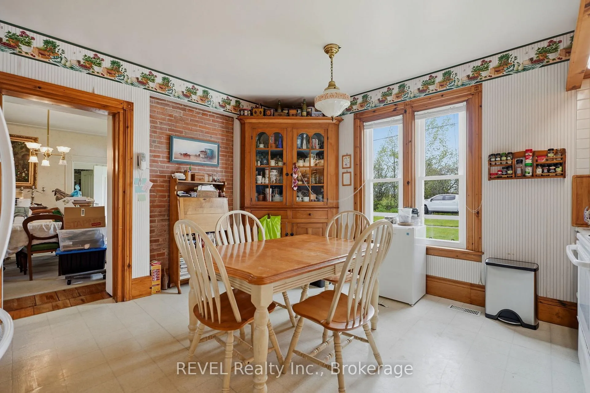 Photo 9 of 2376 Centre Street, Thorold, Allanburg/Thorold South — HOMEH