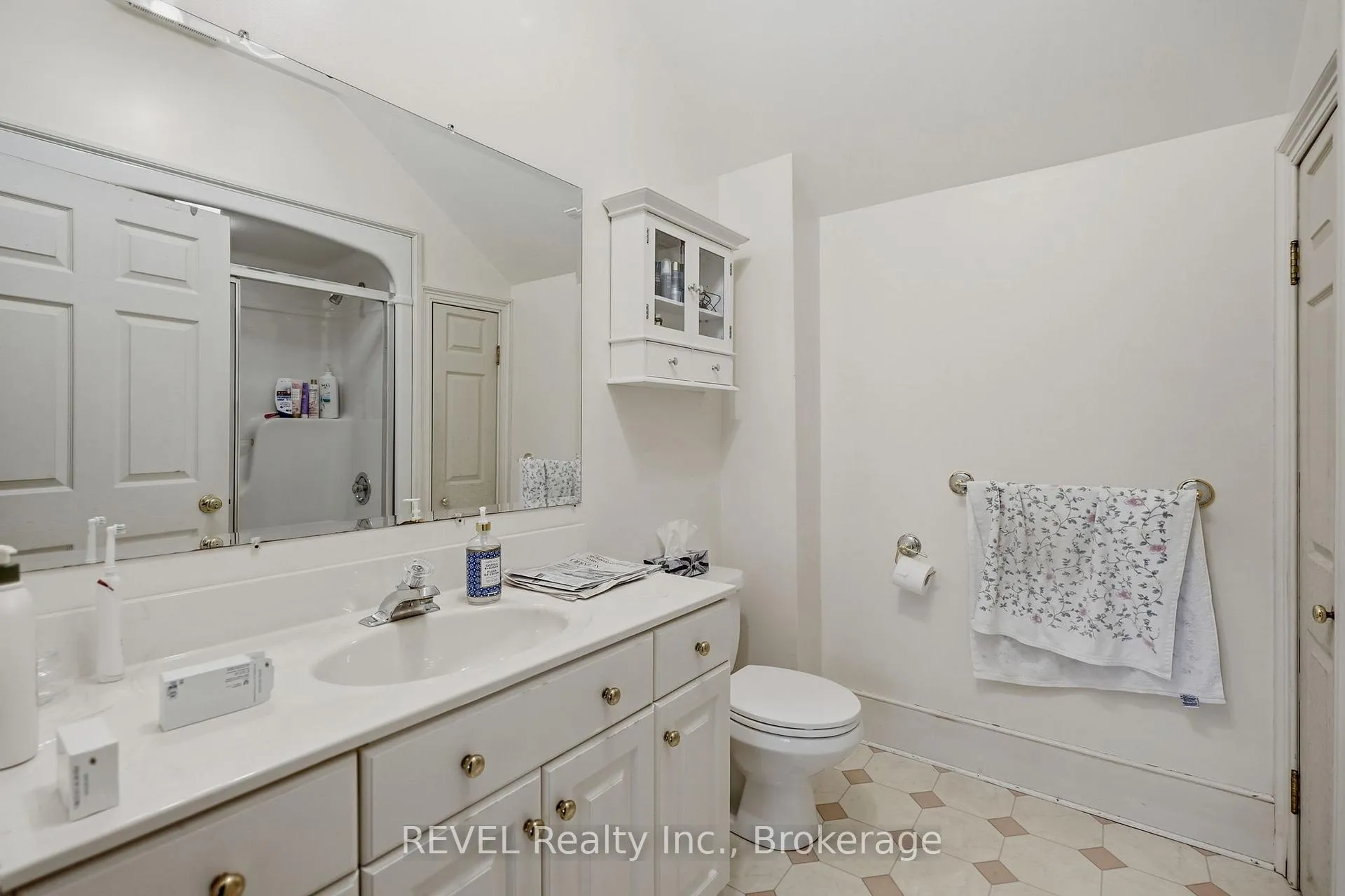 Photo 15 of 2376 Centre Street, Thorold, Allanburg/Thorold South — HOMEH