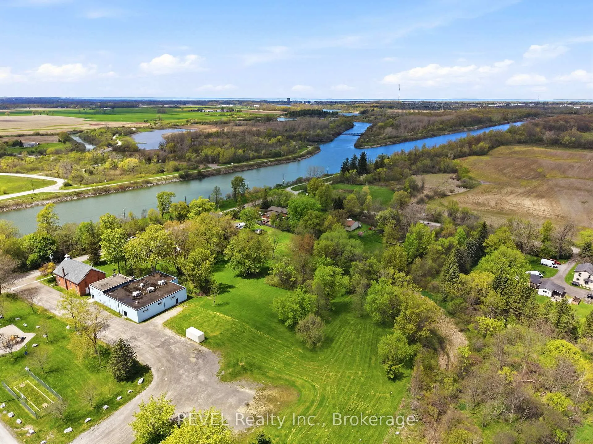 Photo 34 of 2376 Centre Street, Thorold, Allanburg/Thorold South — HOMEH