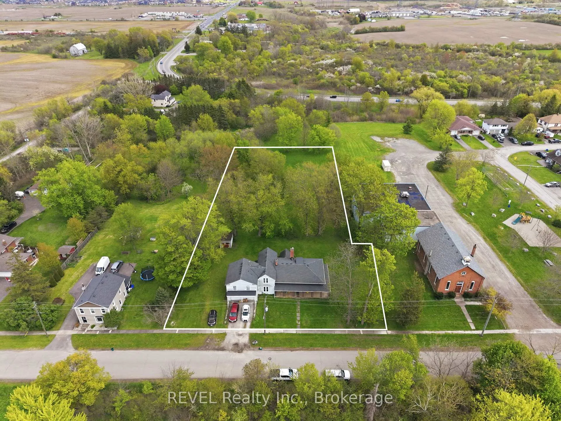 Photo 35 of 2376 Centre Street, Thorold, Allanburg/Thorold South — HOMEH