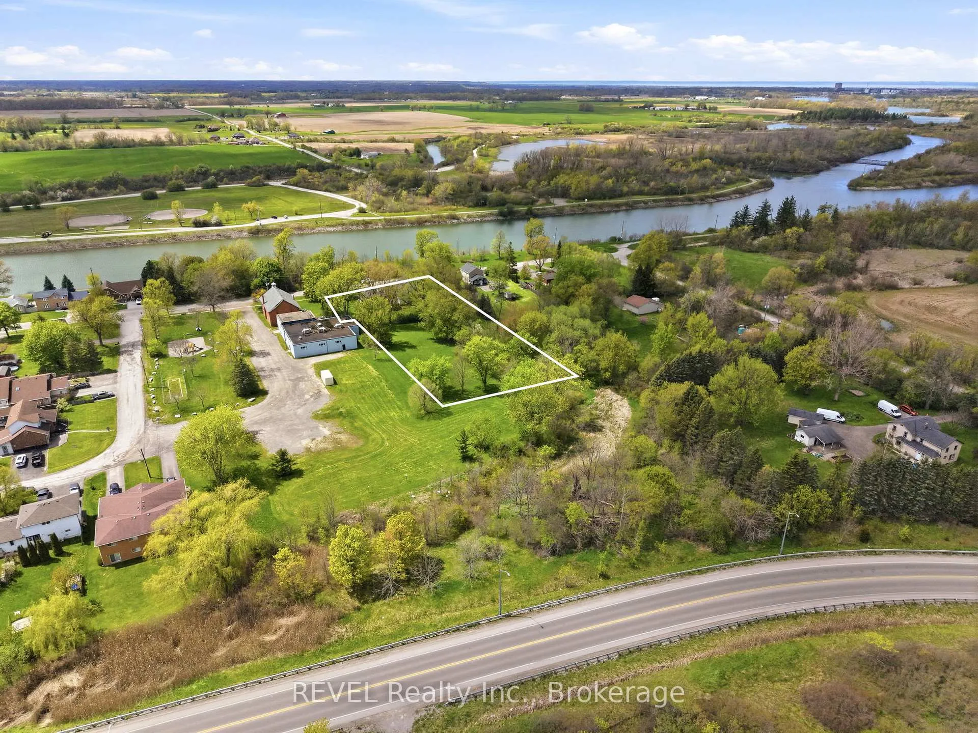 Photo 36 of 2376 Centre Street, Thorold, Allanburg/Thorold South — HOMEH