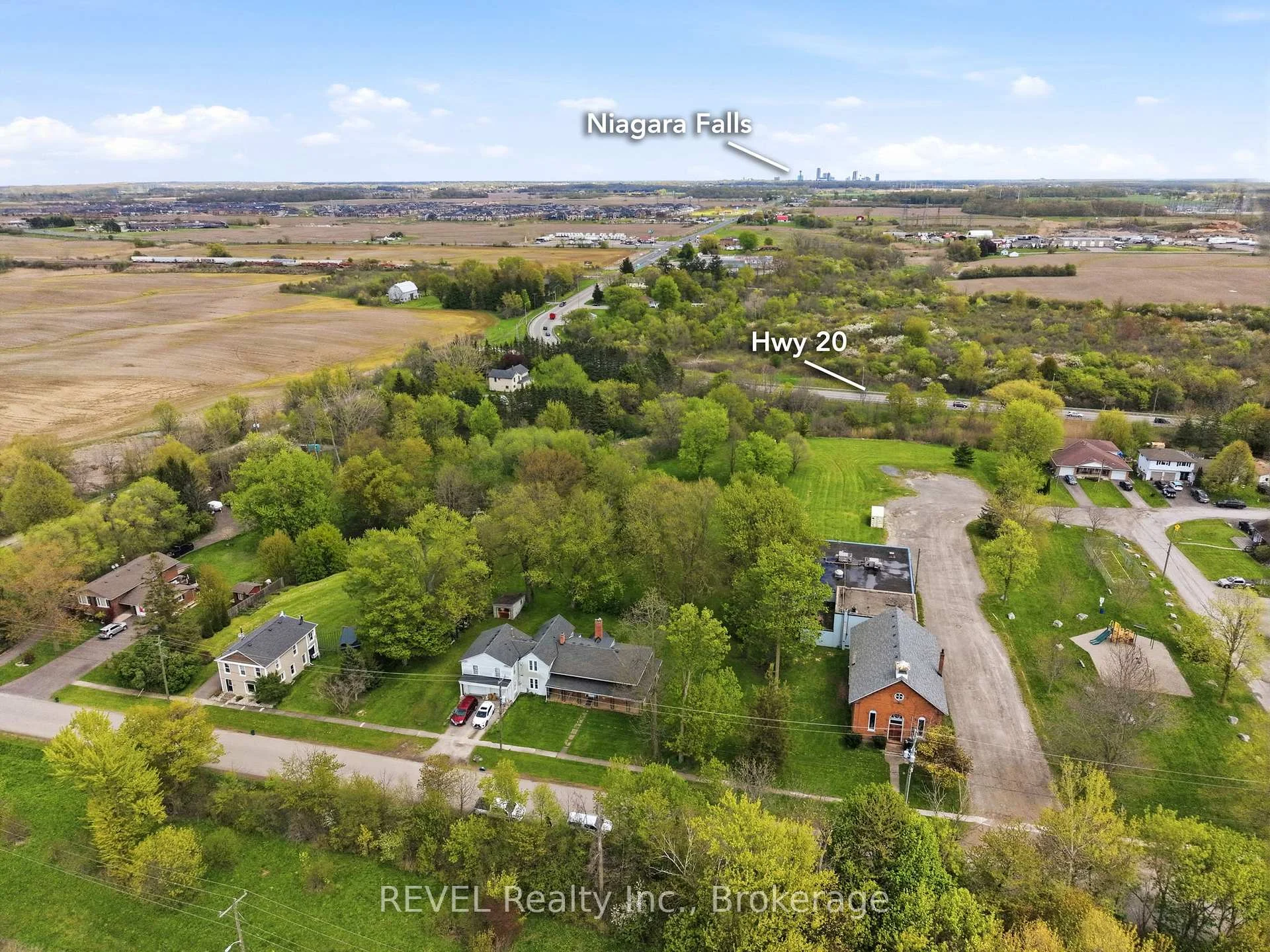 Photo 45 of 2376 Centre Street, Thorold, Allanburg/Thorold South — HOMEH