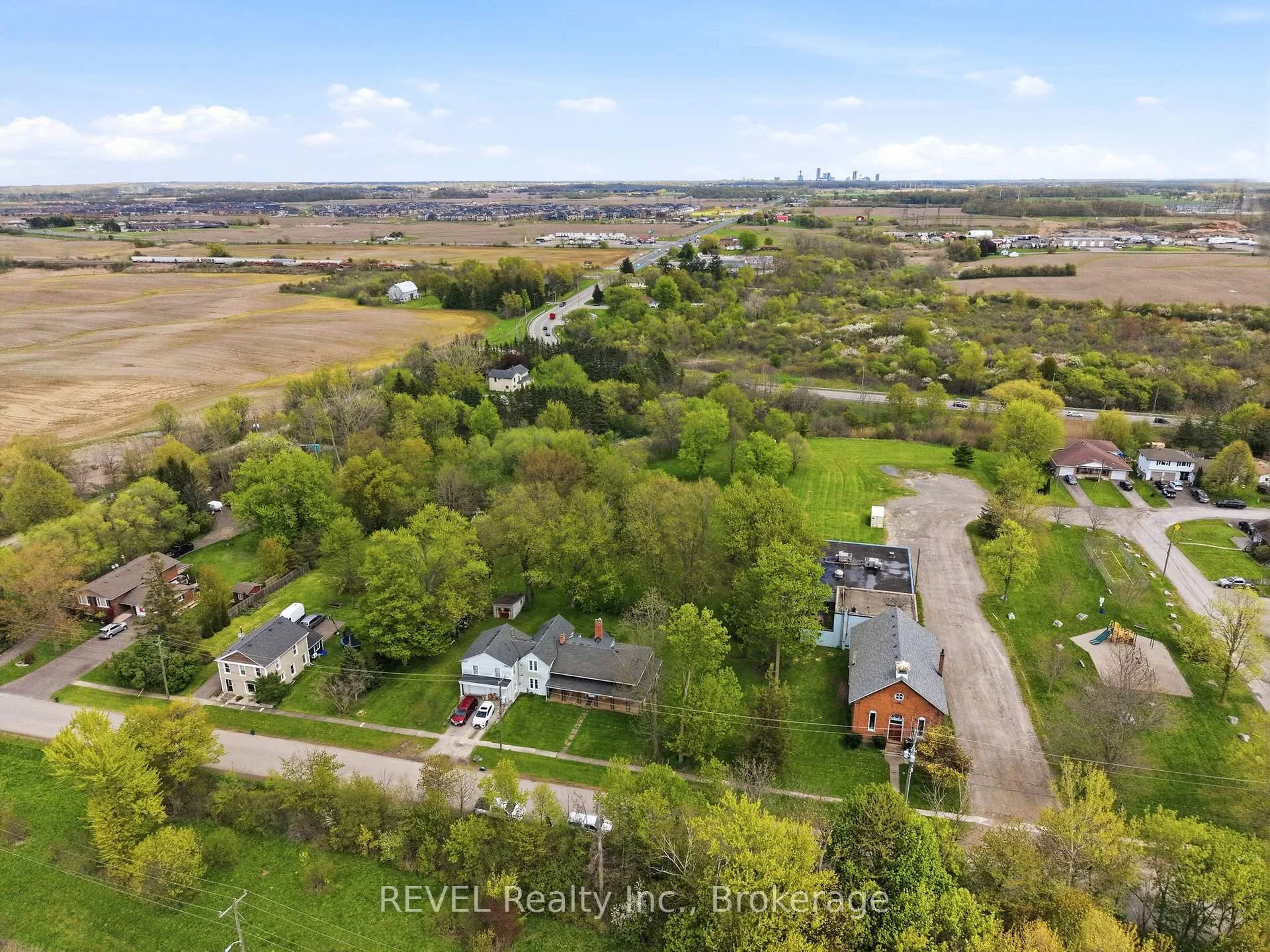 Photo 46 of 2376 Centre Street, Thorold, Allanburg/Thorold South — HOMEH