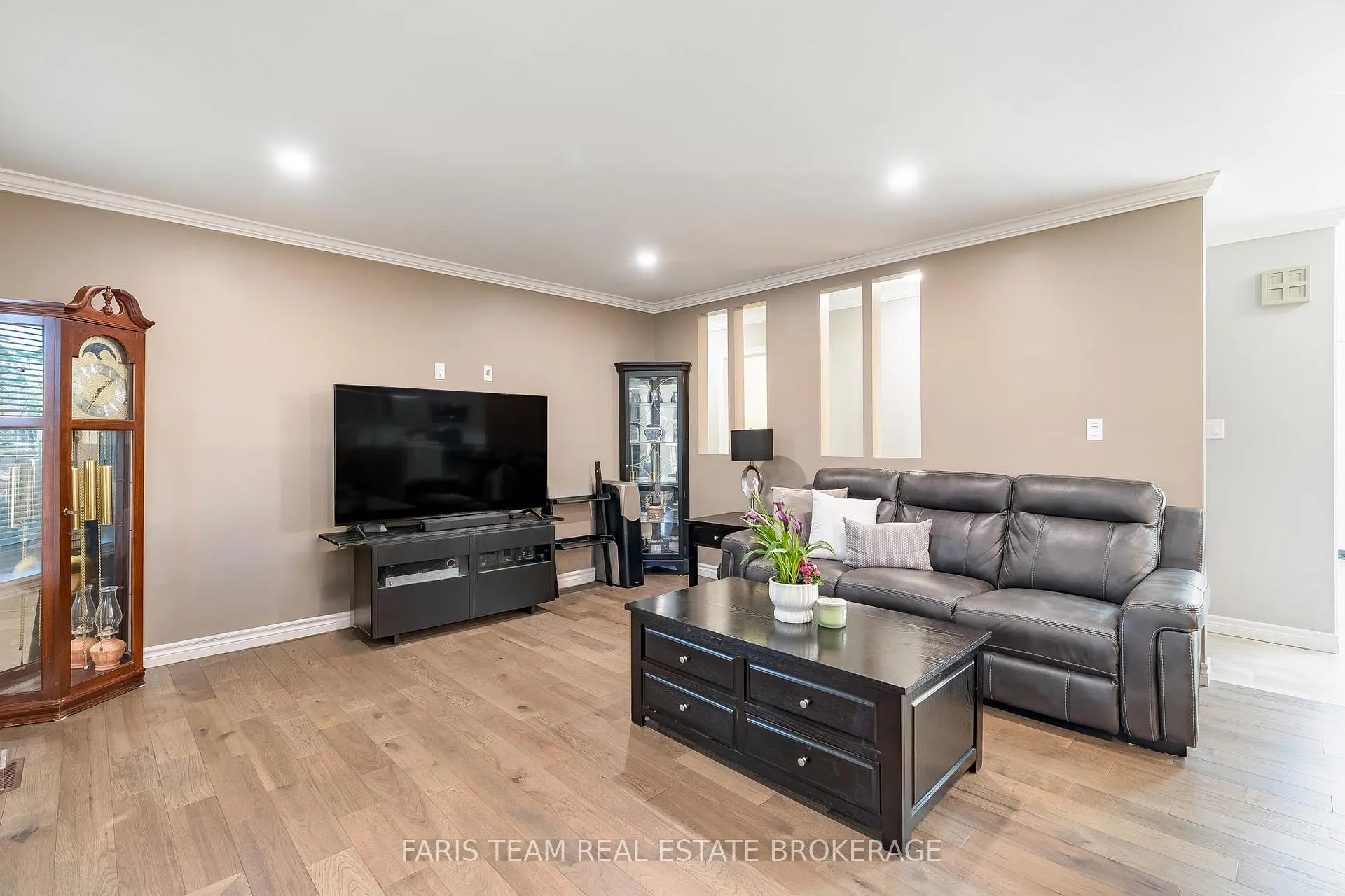Photo 17 of 19 Willow Crescent, Ramara, Brechin — HOMEH