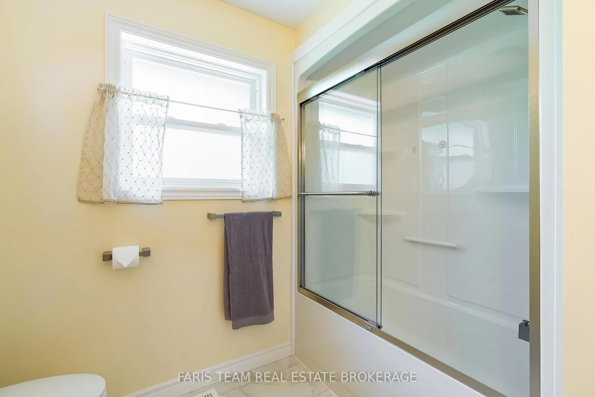 Photo 28 of 19 Willow Crescent, Ramara, Brechin — HOMEH